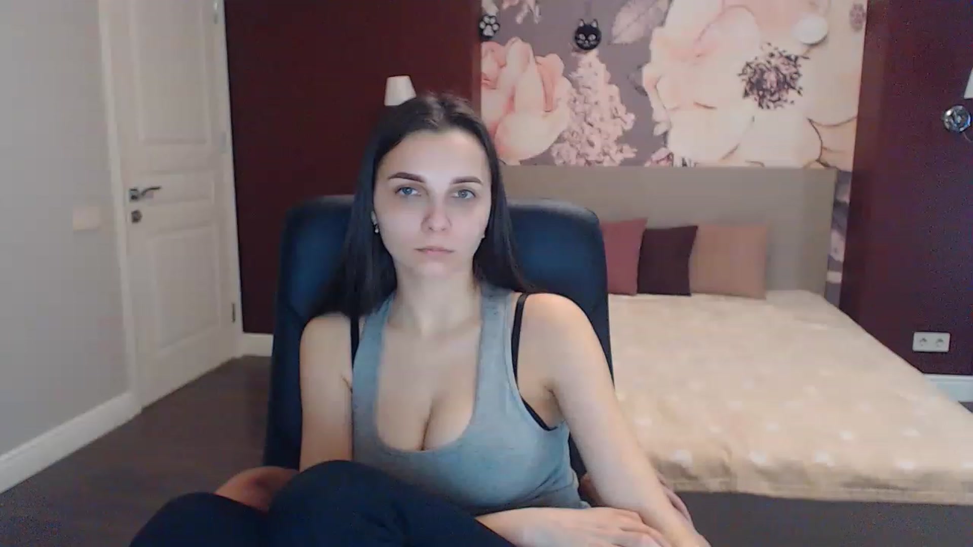 Gallery image thumbnail from Karina_Mils's myfreecams stream on, 03/01/2023, 07:17 image 4 of 20