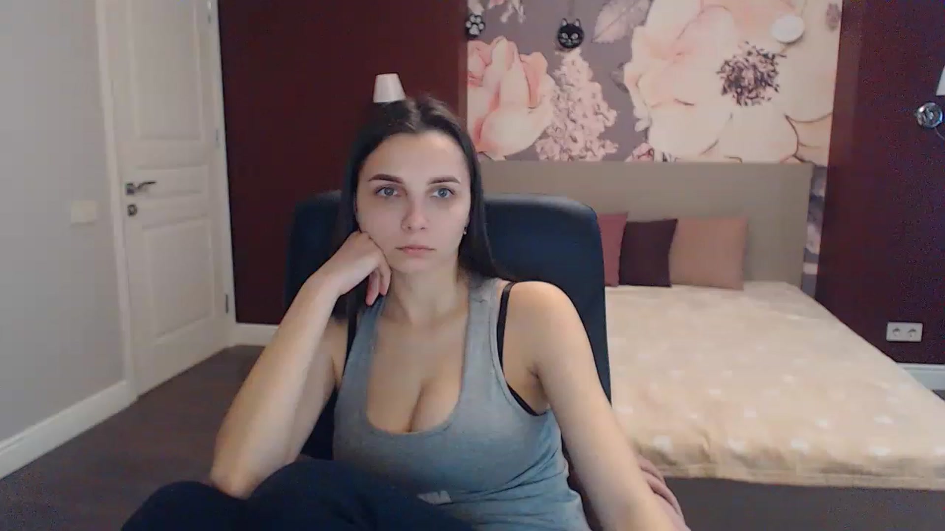 Gallery image thumbnail from Karina_Mils's myfreecams stream on, 03/01/2023, 07:17 image 15 of 20