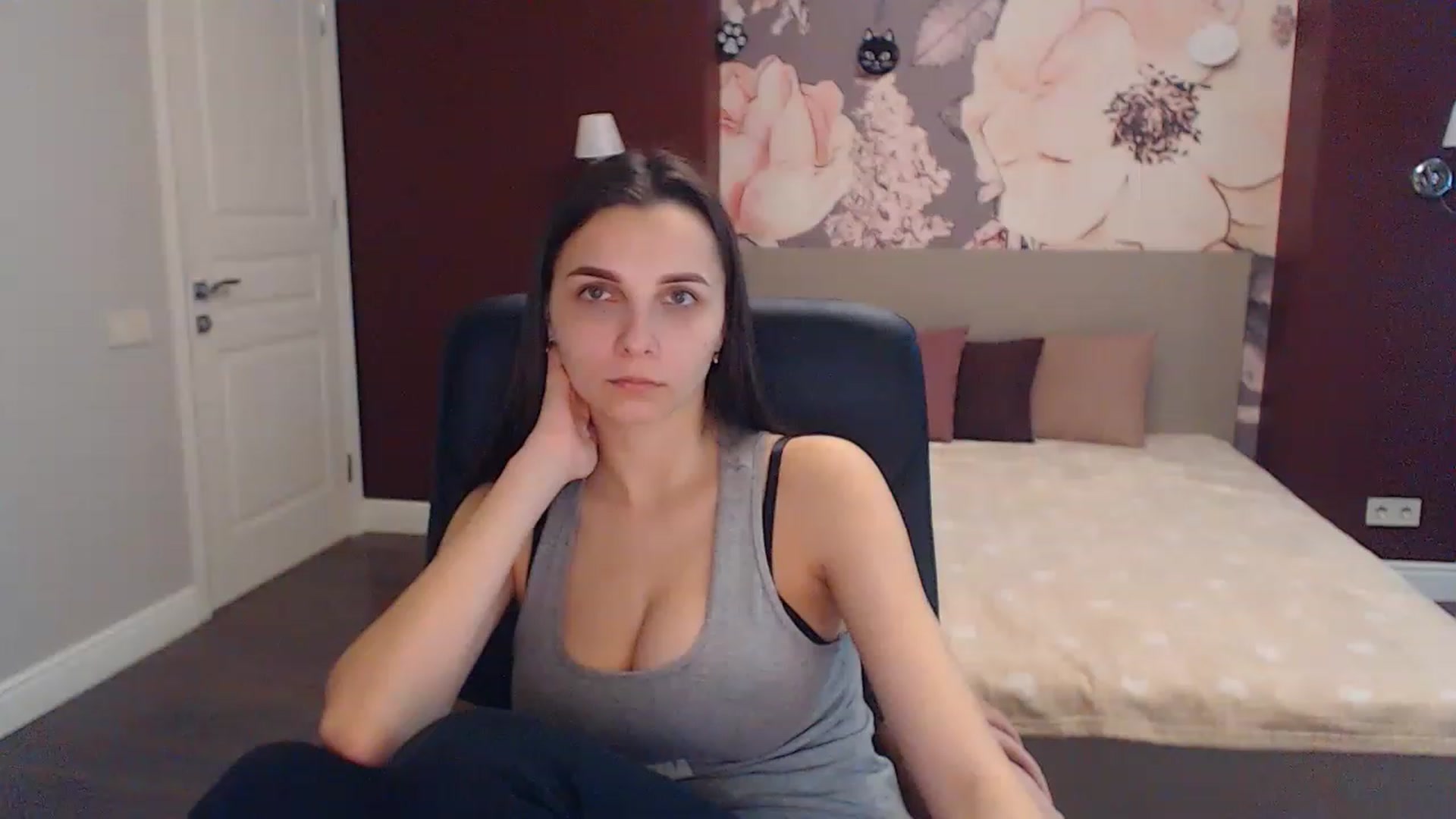 Gallery image thumbnail from Karina_Mils's myfreecams stream on, 03/01/2023, 07:17 image 14 of 20