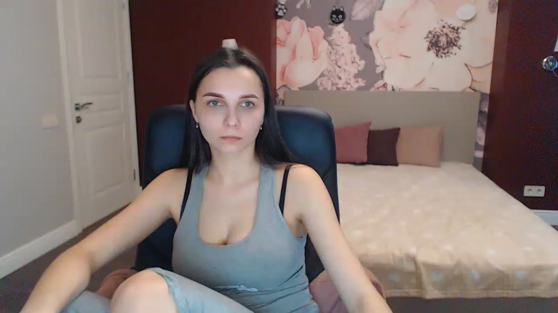 Gallery image thumbnail from Karina_Mils's myfreecams stream on, 03/01/2023, 08:08 image 18 of 20