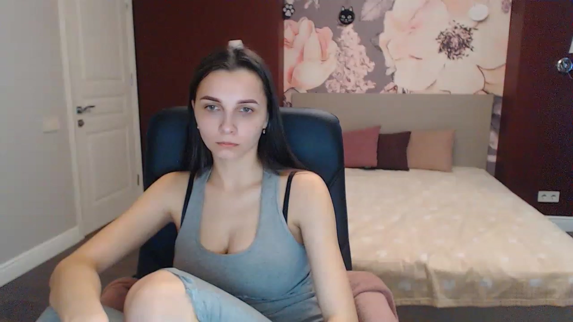 Gallery image thumbnail from Karina_Mils's myfreecams stream on, 03/01/2023, 08:08 image 17 of 20