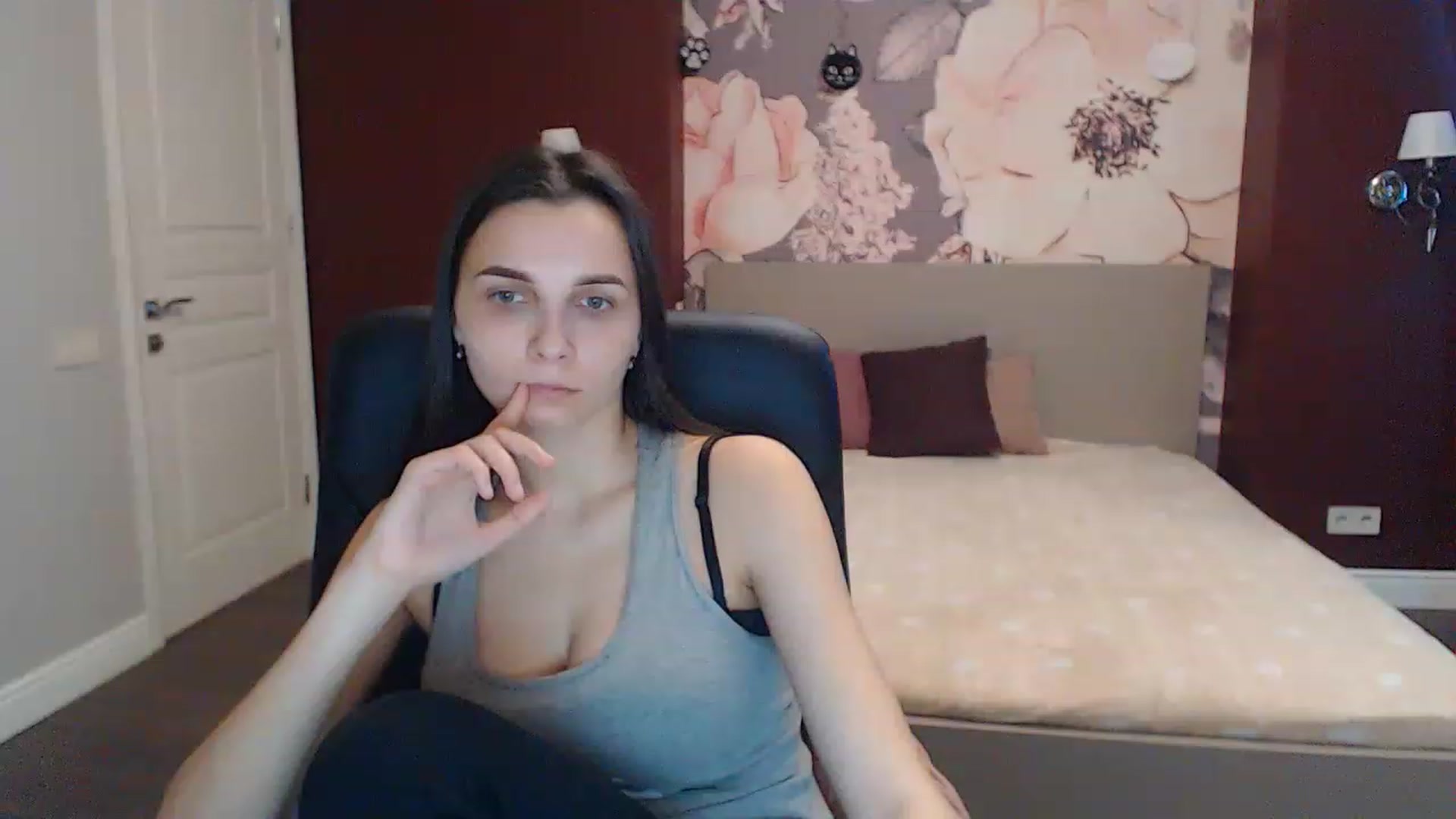 Gallery image thumbnail from Karina_Mils's myfreecams stream on, 03/02/2023, 08:03 image 17 of 20