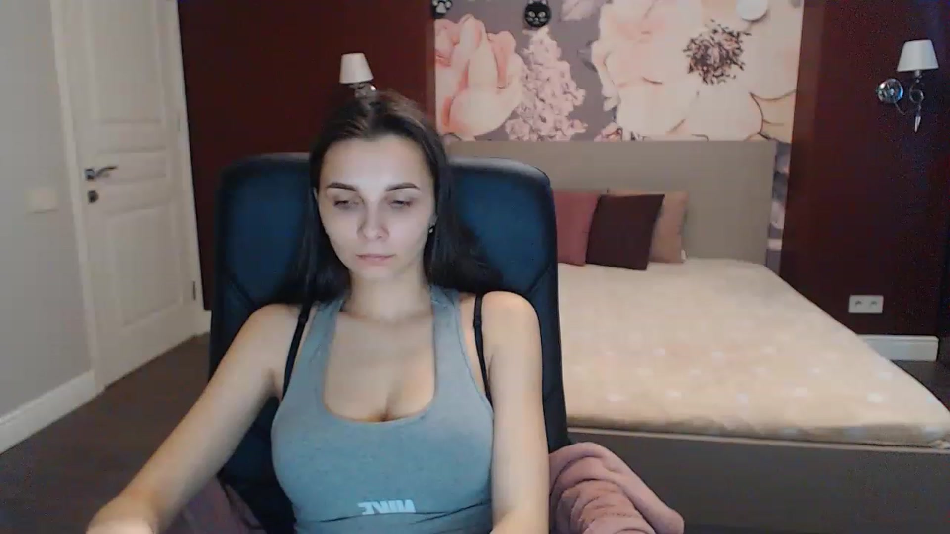 Gallery image thumbnail from Karina_Mils's myfreecams stream on, 03/04/2023, 07:13 image 11 of 20