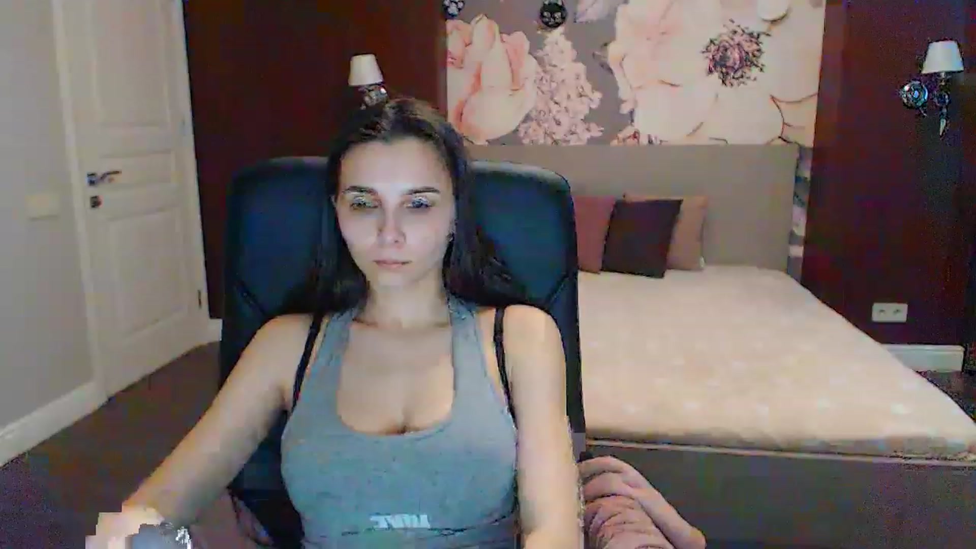 Gallery image thumbnail from Karina_Mils's myfreecams stream on, 03/04/2023, 07:13 image 14 of 20