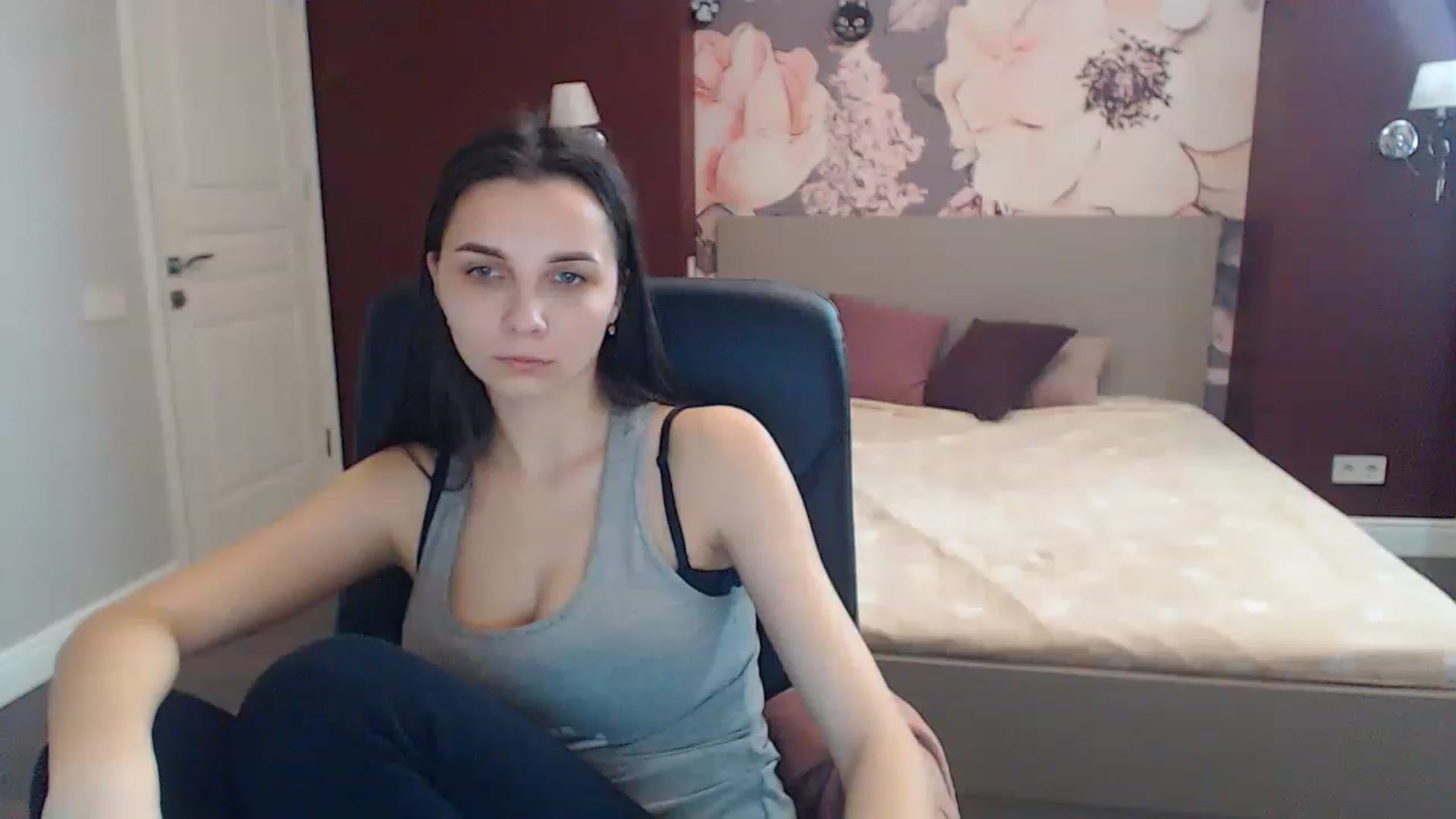 Gallery image thumbnail from Karina_Mils's myfreecams stream on, 03/04/2023, 13:53 image 17 of 20