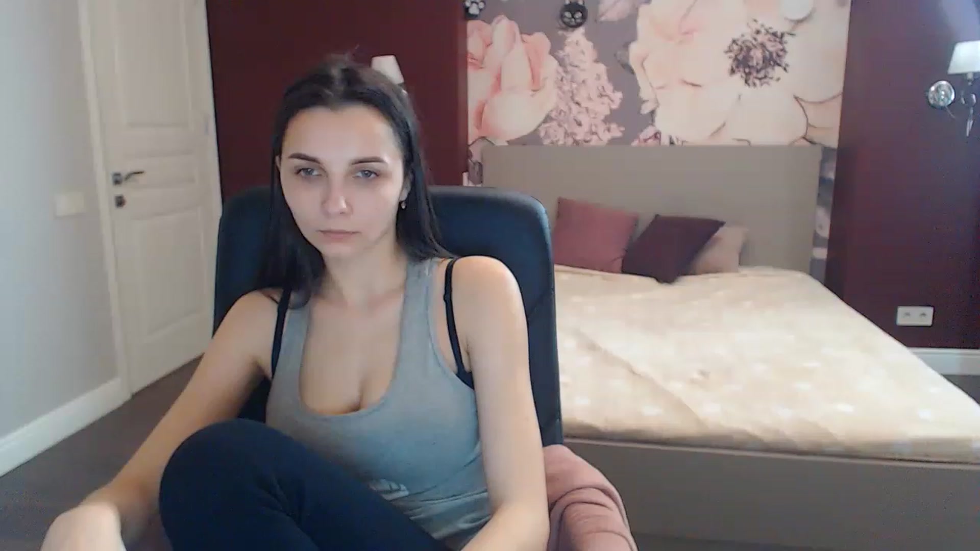 Gallery image thumbnail from Karina_Mils's myfreecams stream on, 03/04/2023, 13:53 image 13 of 20