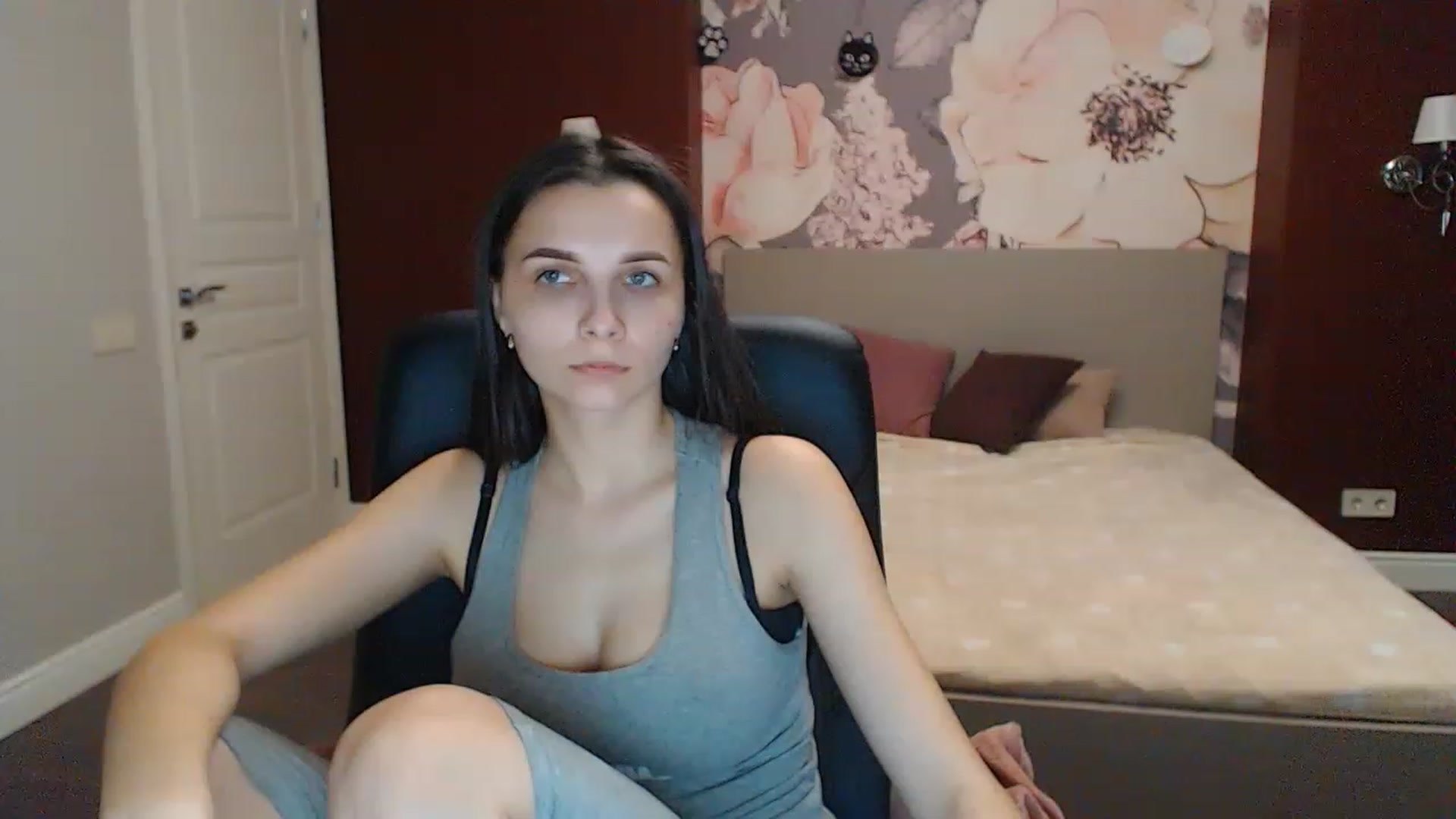 Gallery image thumbnail from Karina_Mils's myfreecams stream on, 03/04/2023, 15:57 image 12 of 20