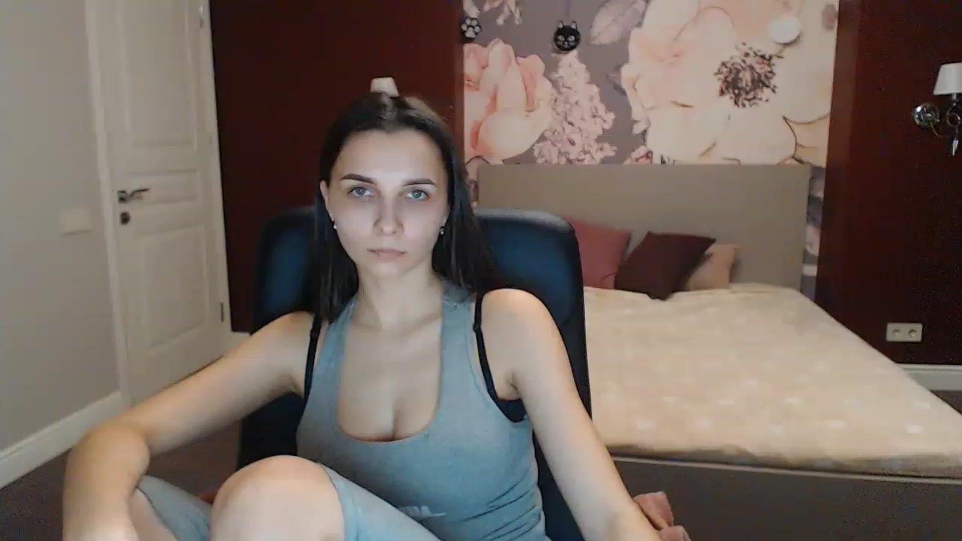 Gallery image thumbnail from Karina_Mils's myfreecams stream on, 03/04/2023, 15:57 image 17 of 20