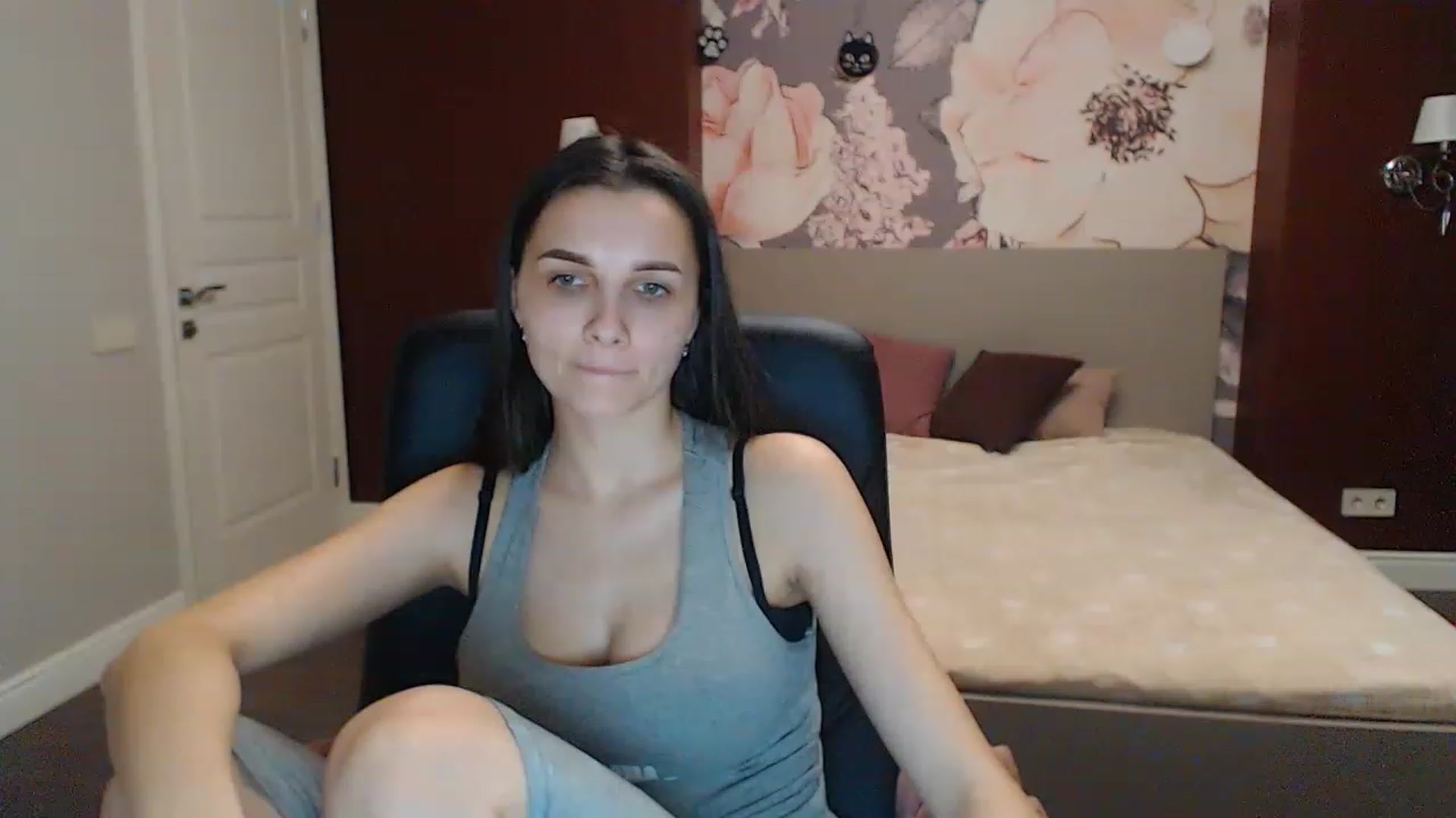Gallery image thumbnail from Karina_Mils's myfreecams stream on, 03/04/2023, 15:57 image 14 of 20
