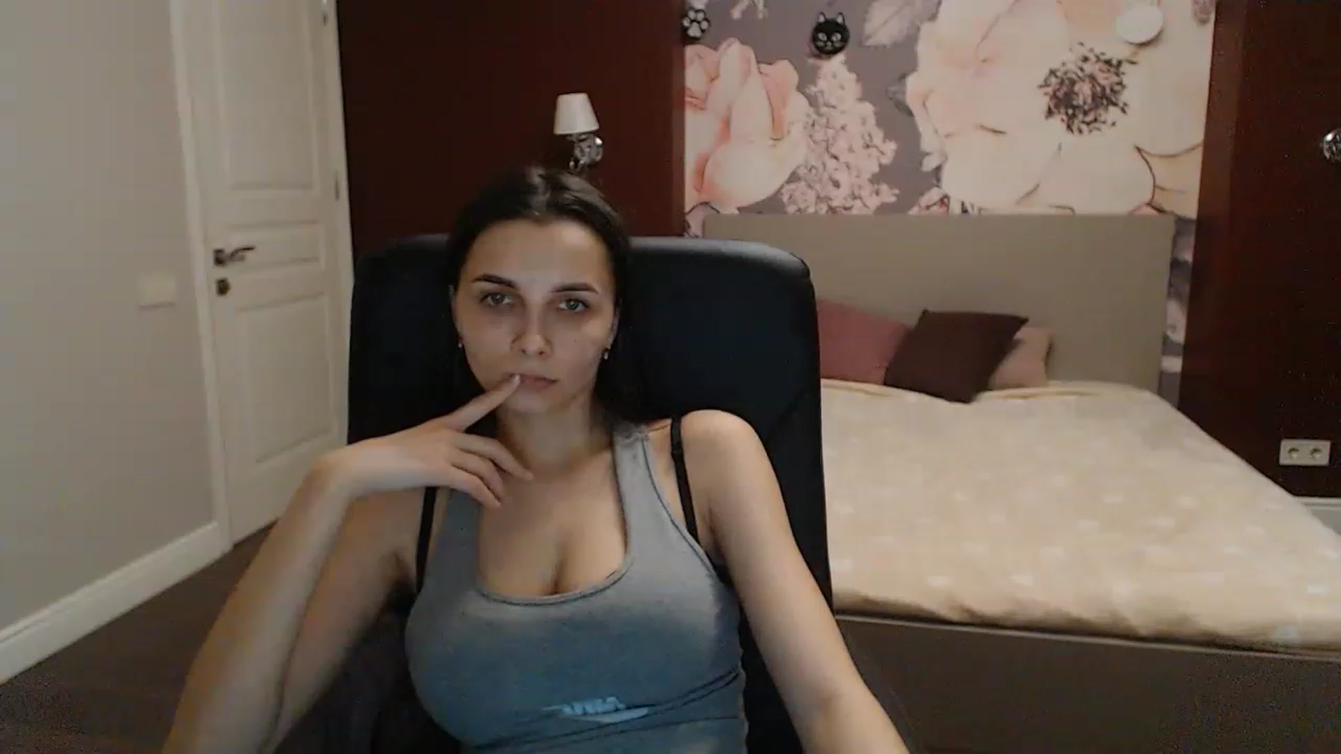 Gallery image thumbnail from Karina_Mils's myfreecams stream on, 03/04/2023, 17:58 image 11 of 20