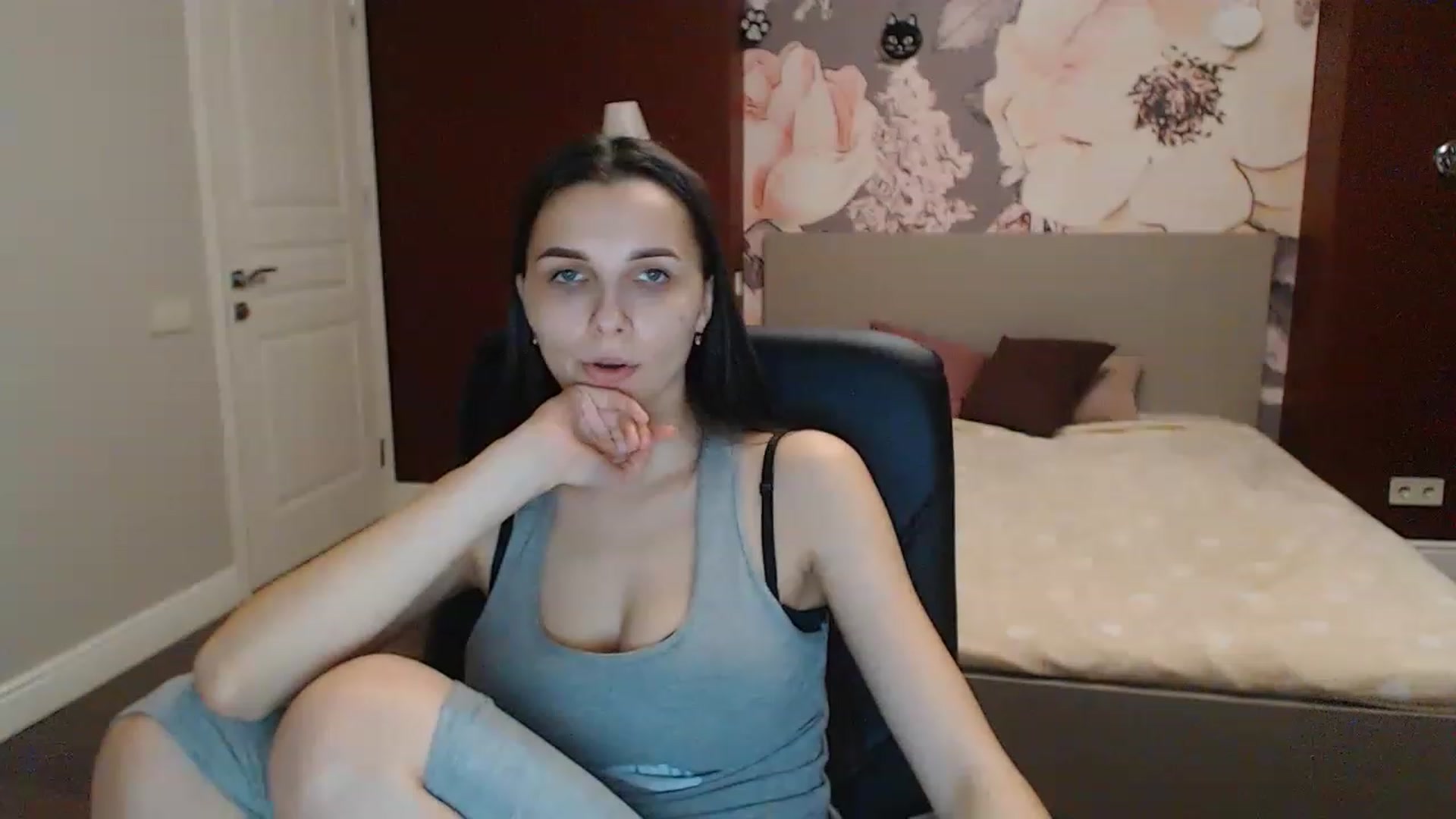 Gallery image thumbnail from Karina_Mils's myfreecams stream on, 03/04/2023, 17:58 image 8 of 20