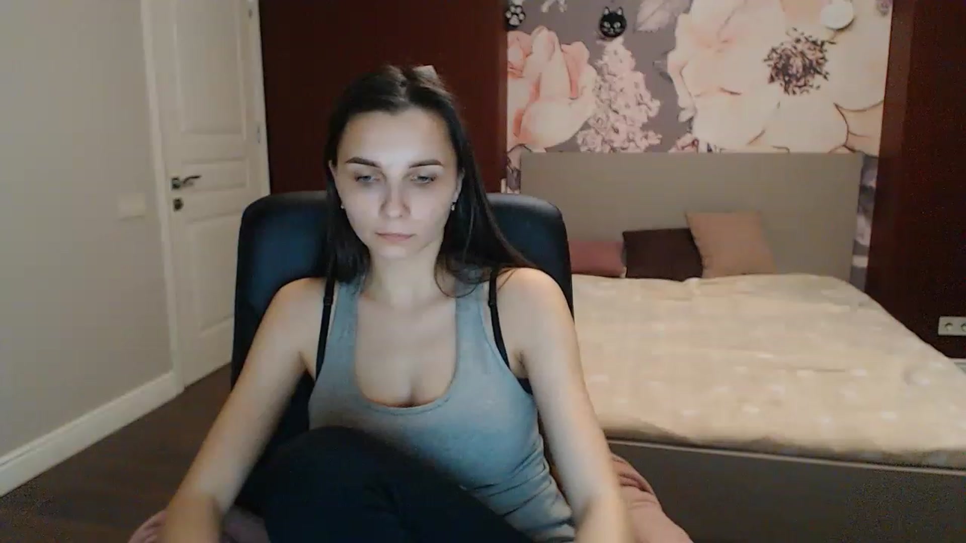 Gallery image thumbnail from Karina_Mils's myfreecams stream on, 03/05/2023, 16:39 image 5 of 20