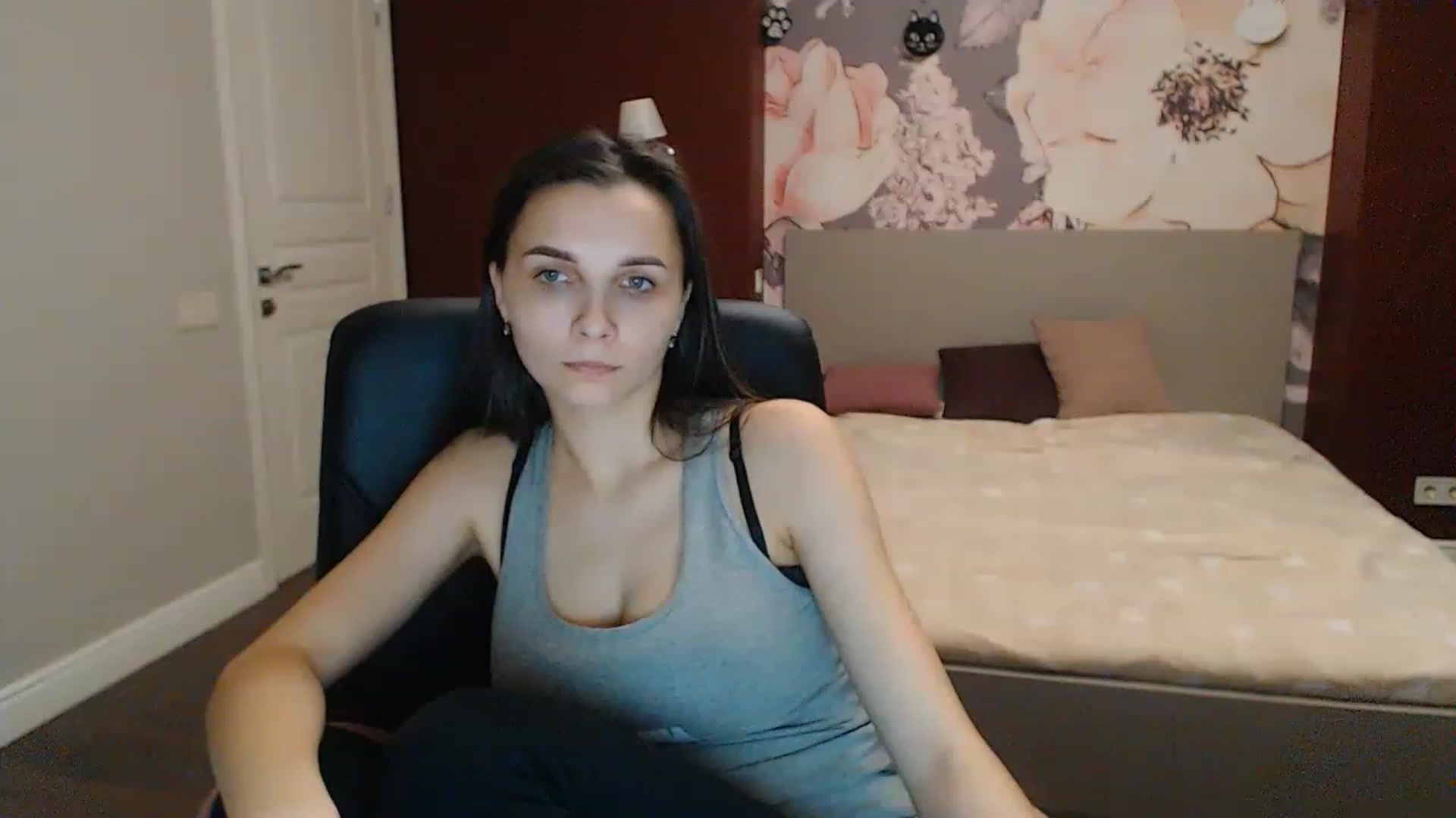 Gallery image thumbnail from Karina_Mils's myfreecams stream on, 03/05/2023, 16:39 image 3 of 20