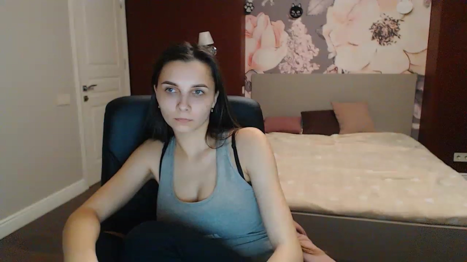 Gallery image thumbnail from Karina_Mils's myfreecams stream on, 03/05/2023, 16:39 image 4 of 20