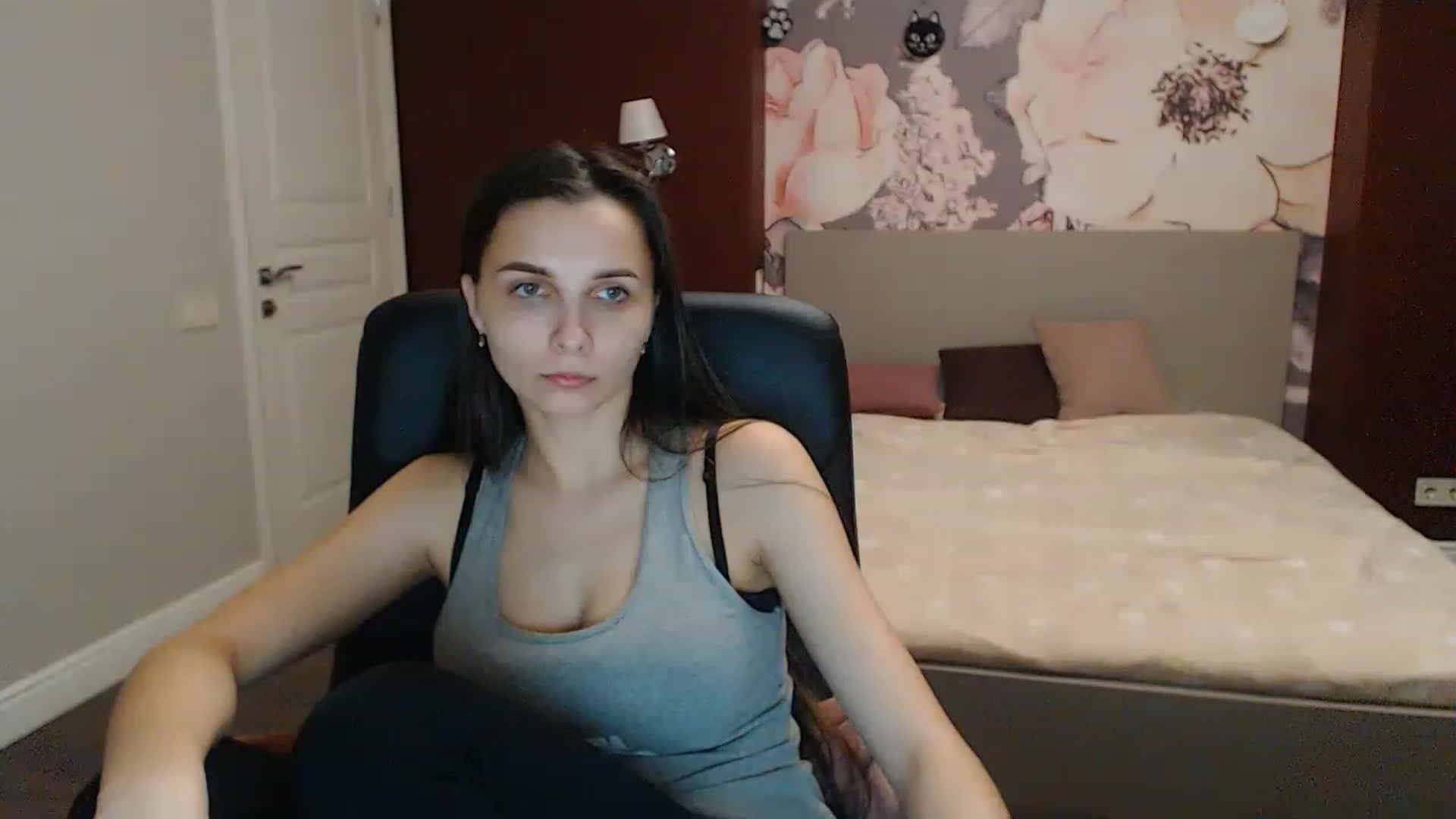Gallery image thumbnail from Karina_Mils's myfreecams stream on, 03/05/2023, 16:39 image 13 of 20