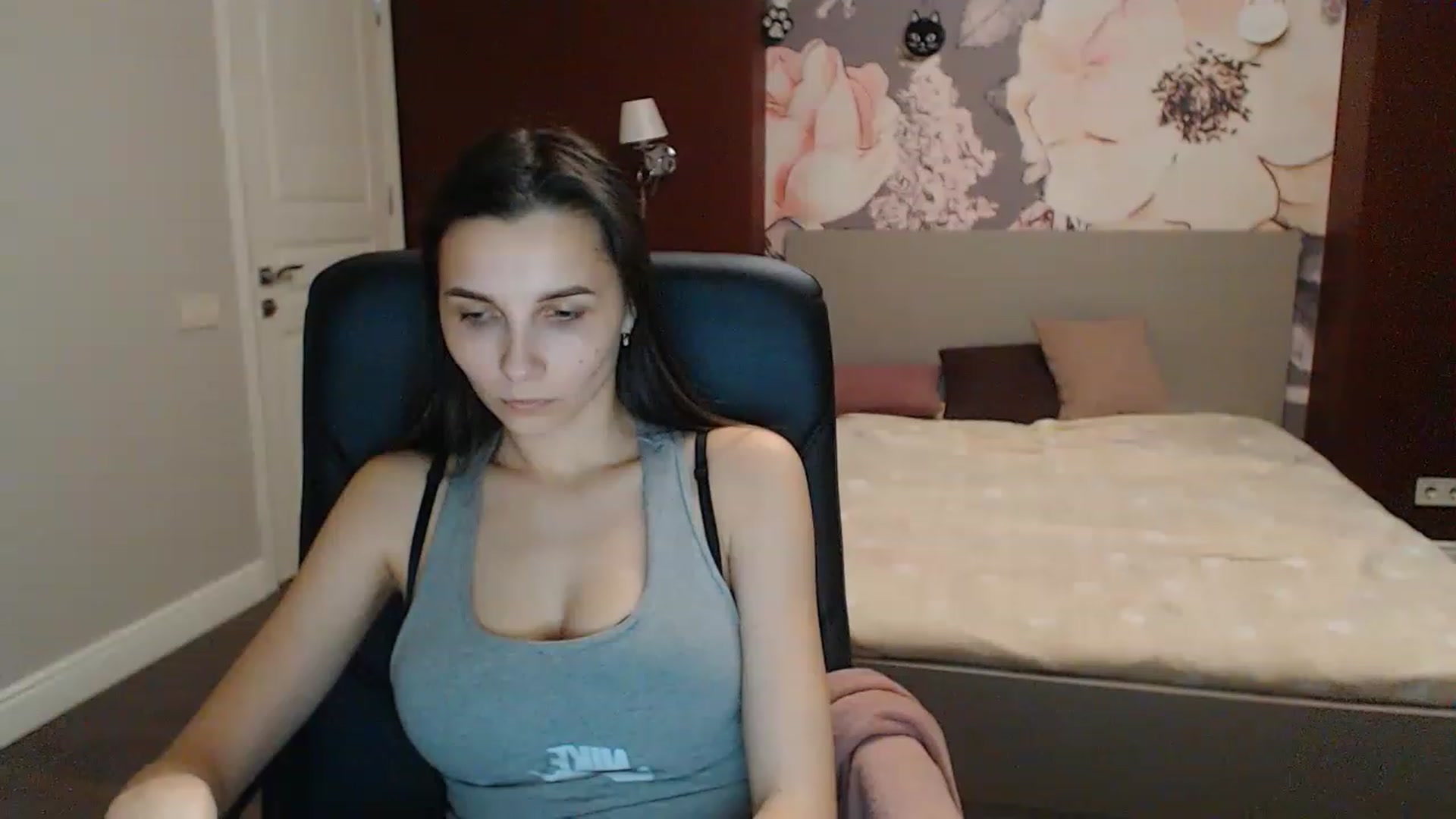 Gallery image thumbnail from Karina_Mils's myfreecams stream on, 03/05/2023, 16:39 image 18 of 20