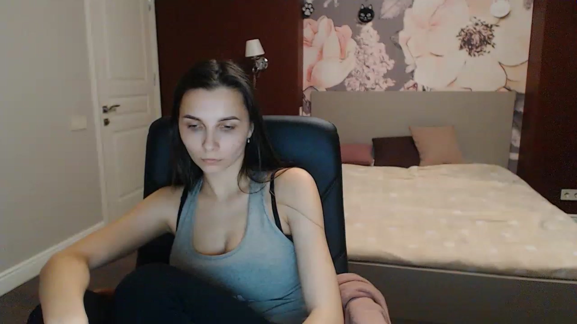 Gallery image thumbnail from Karina_Mils's myfreecams stream on, 03/05/2023, 16:39 image 17 of 20
