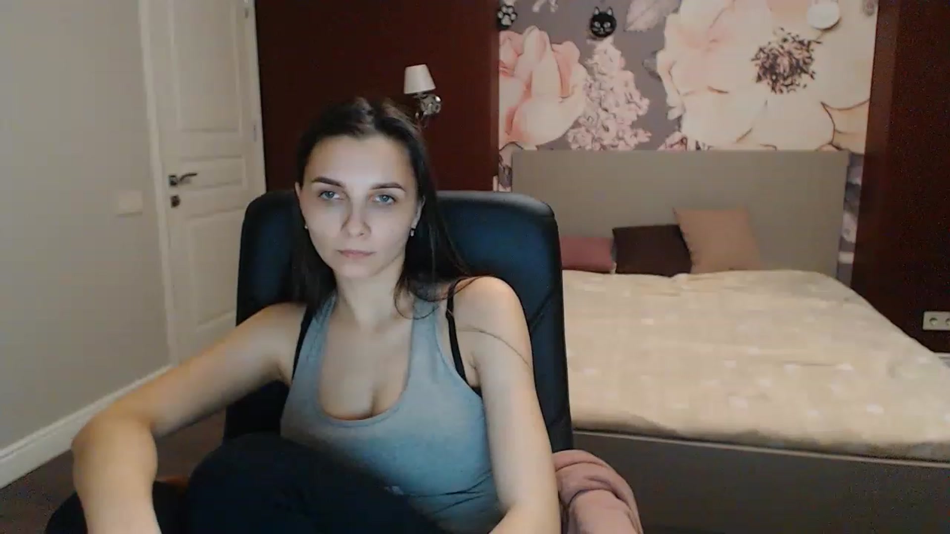 Gallery image thumbnail from Karina_Mils's myfreecams stream on, 03/05/2023, 16:39 image 16 of 20