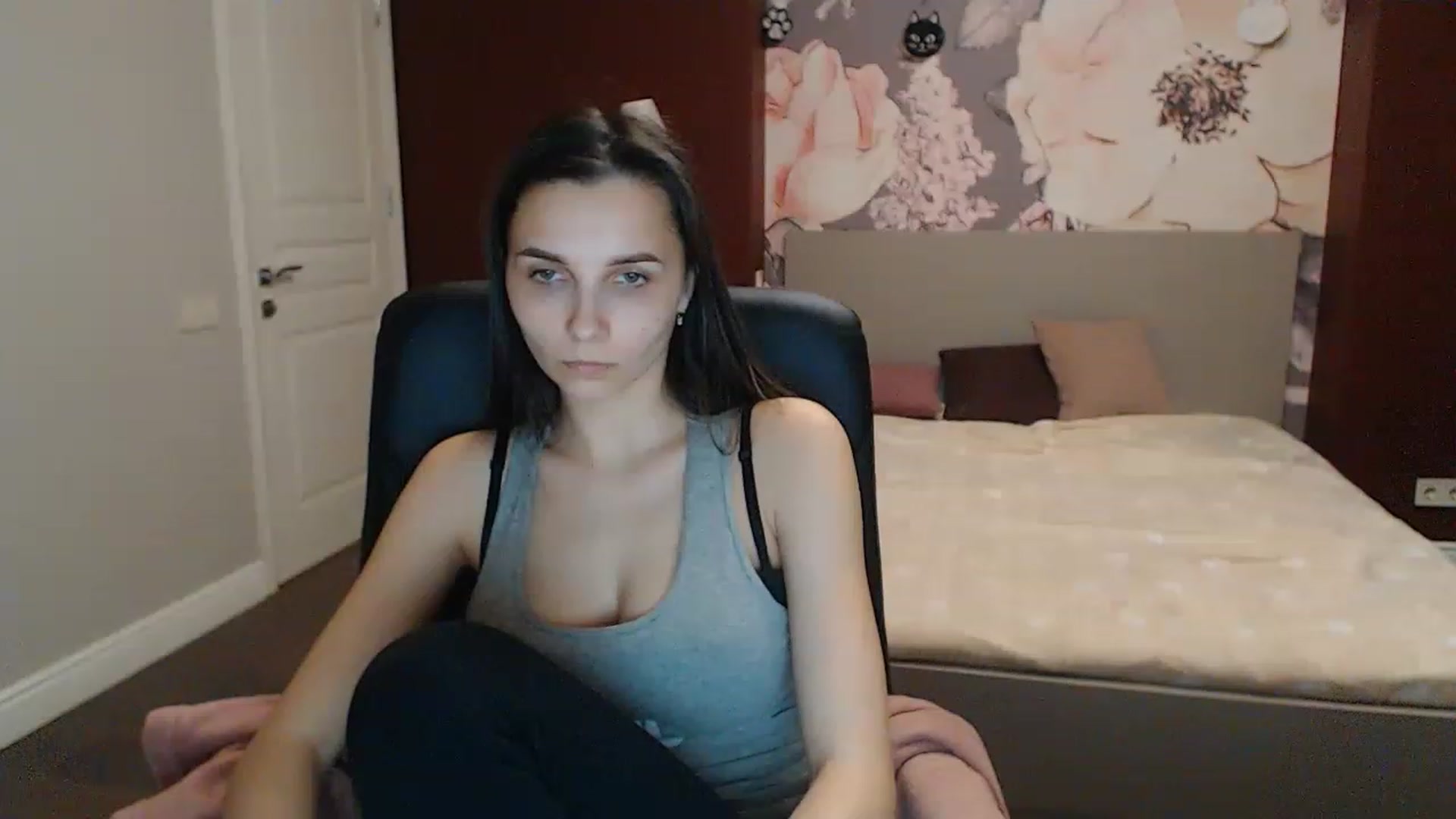 Gallery image thumbnail from Karina_Mils's myfreecams stream on, 03/05/2023, 17:03 image 17 of 20