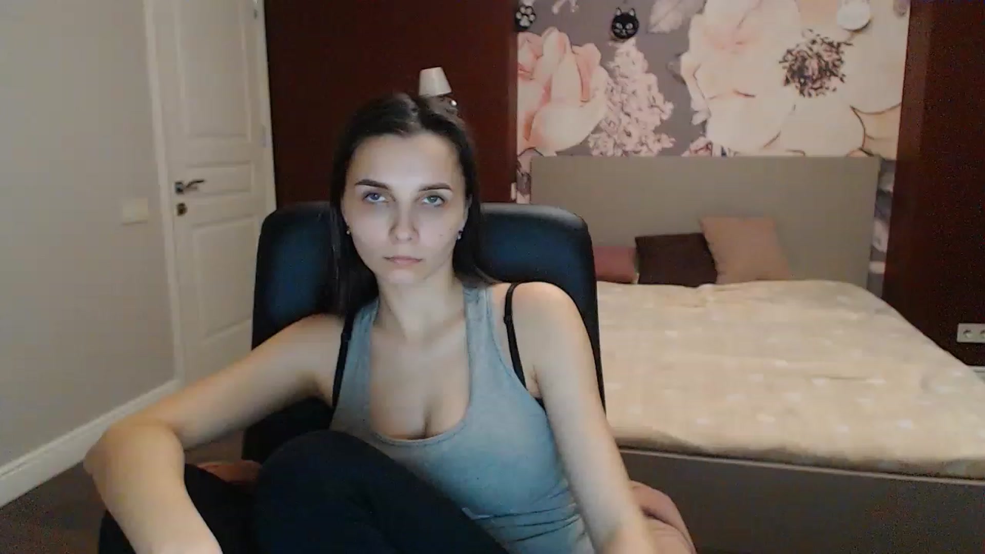 Gallery image thumbnail from Karina_Mils's myfreecams stream on, 03/05/2023, 17:03 image 2 of 20