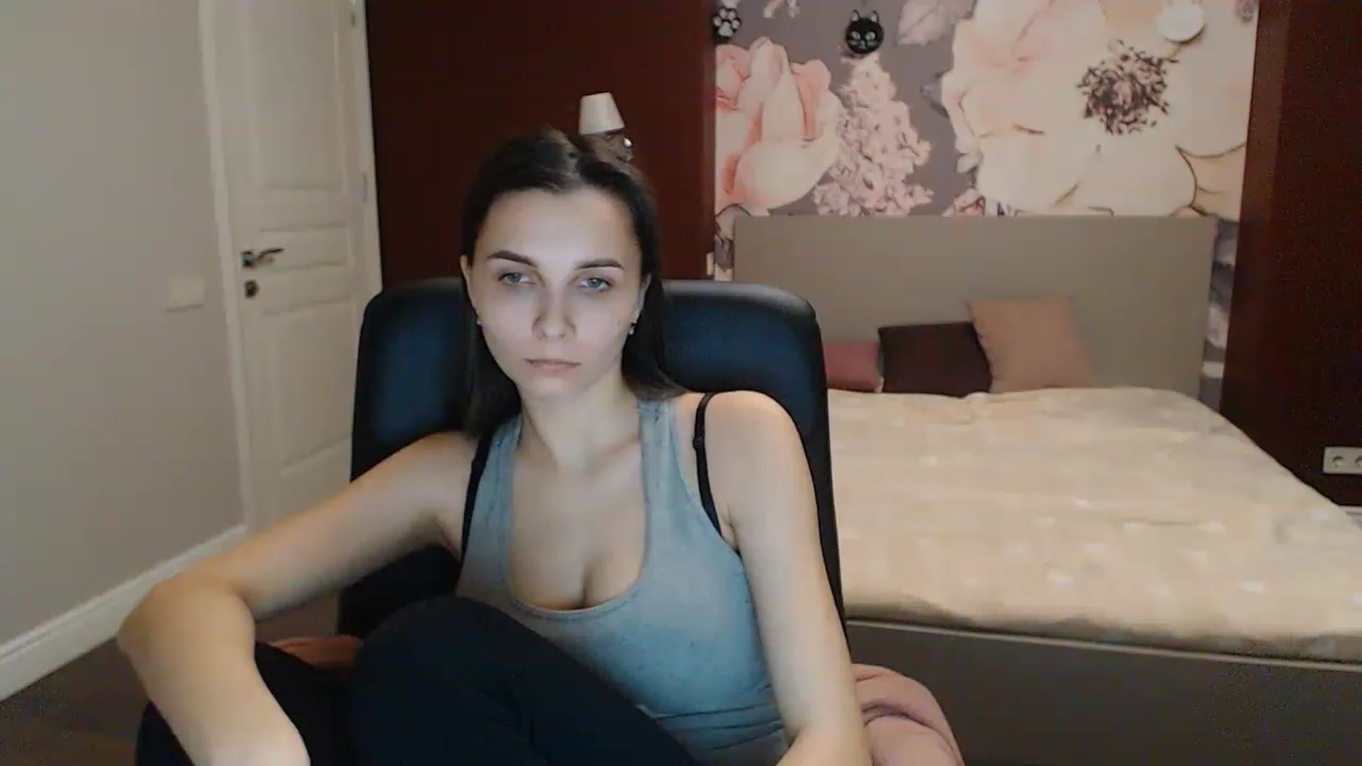 Gallery image thumbnail from Karina_Mils's myfreecams stream on, 03/05/2023, 17:03 image 5 of 20
