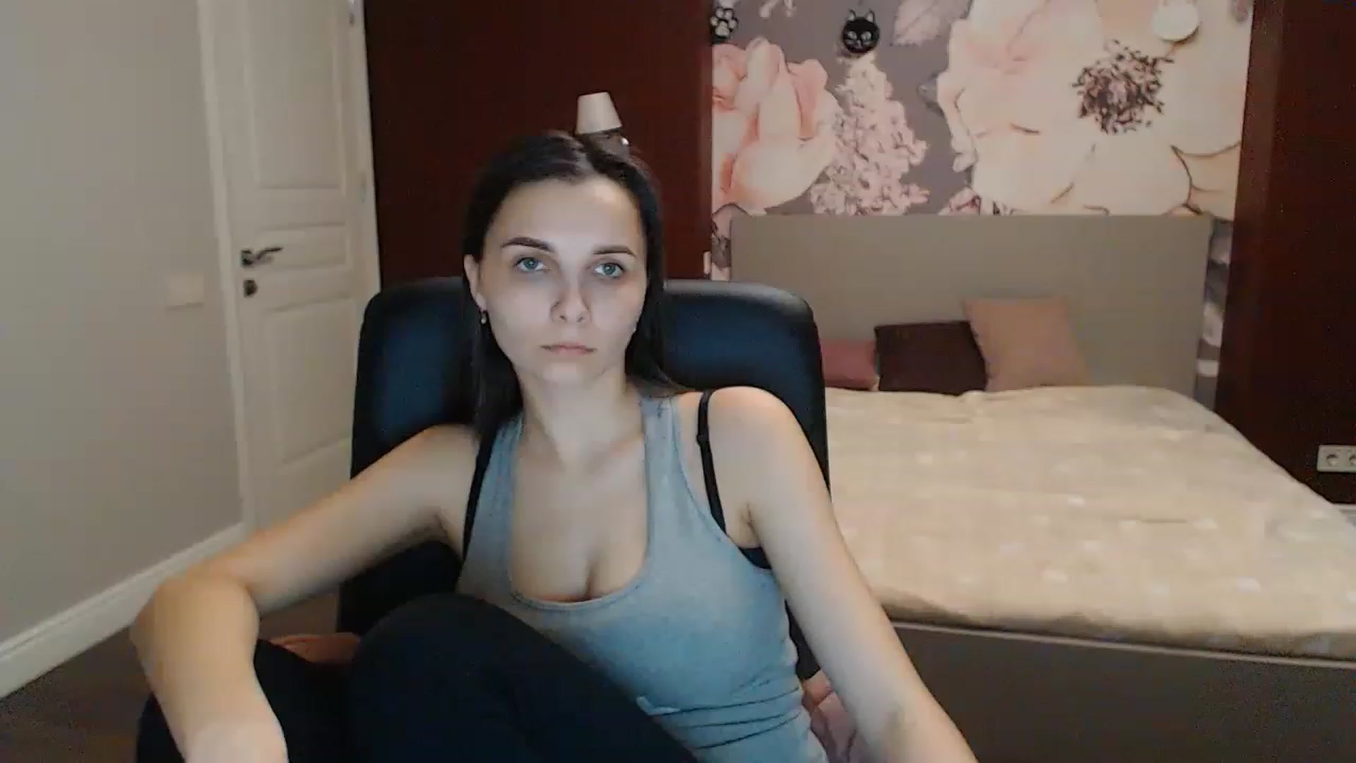 Gallery image thumbnail from Karina_Mils's myfreecams stream on, 03/05/2023, 17:03 image 6 of 20