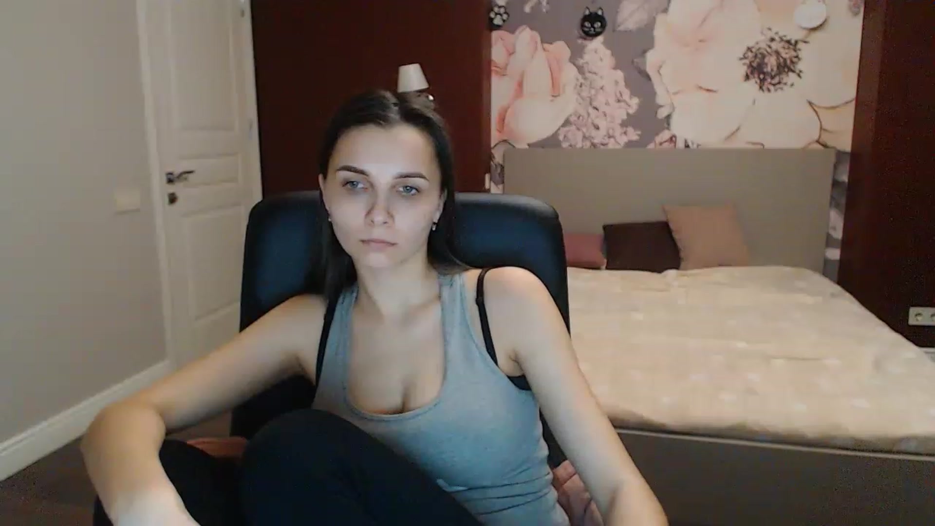 Gallery image thumbnail from Karina_Mils's myfreecams stream on, 03/05/2023, 17:03 image 3 of 20