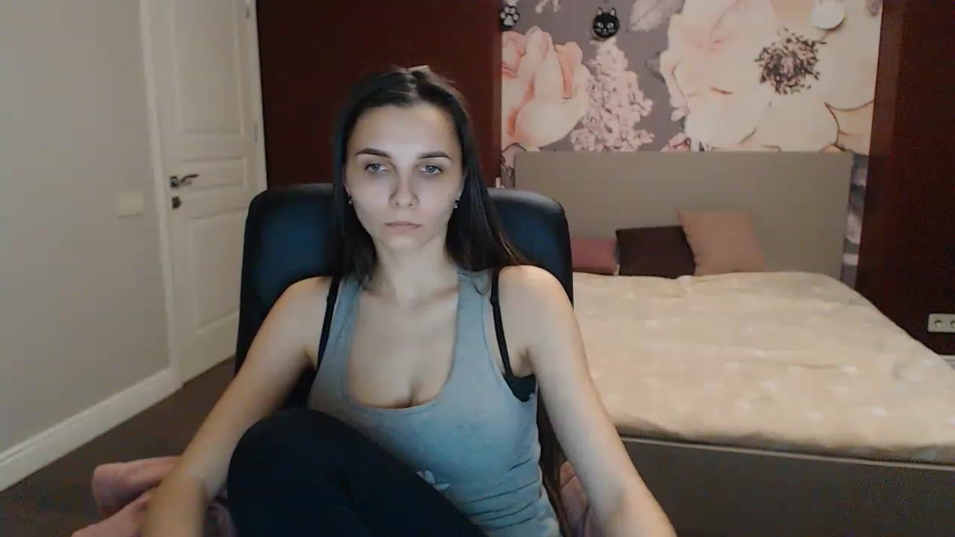 Gallery image thumbnail from Karina_Mils's myfreecams stream on, 03/05/2023, 17:03 image 16 of 20
