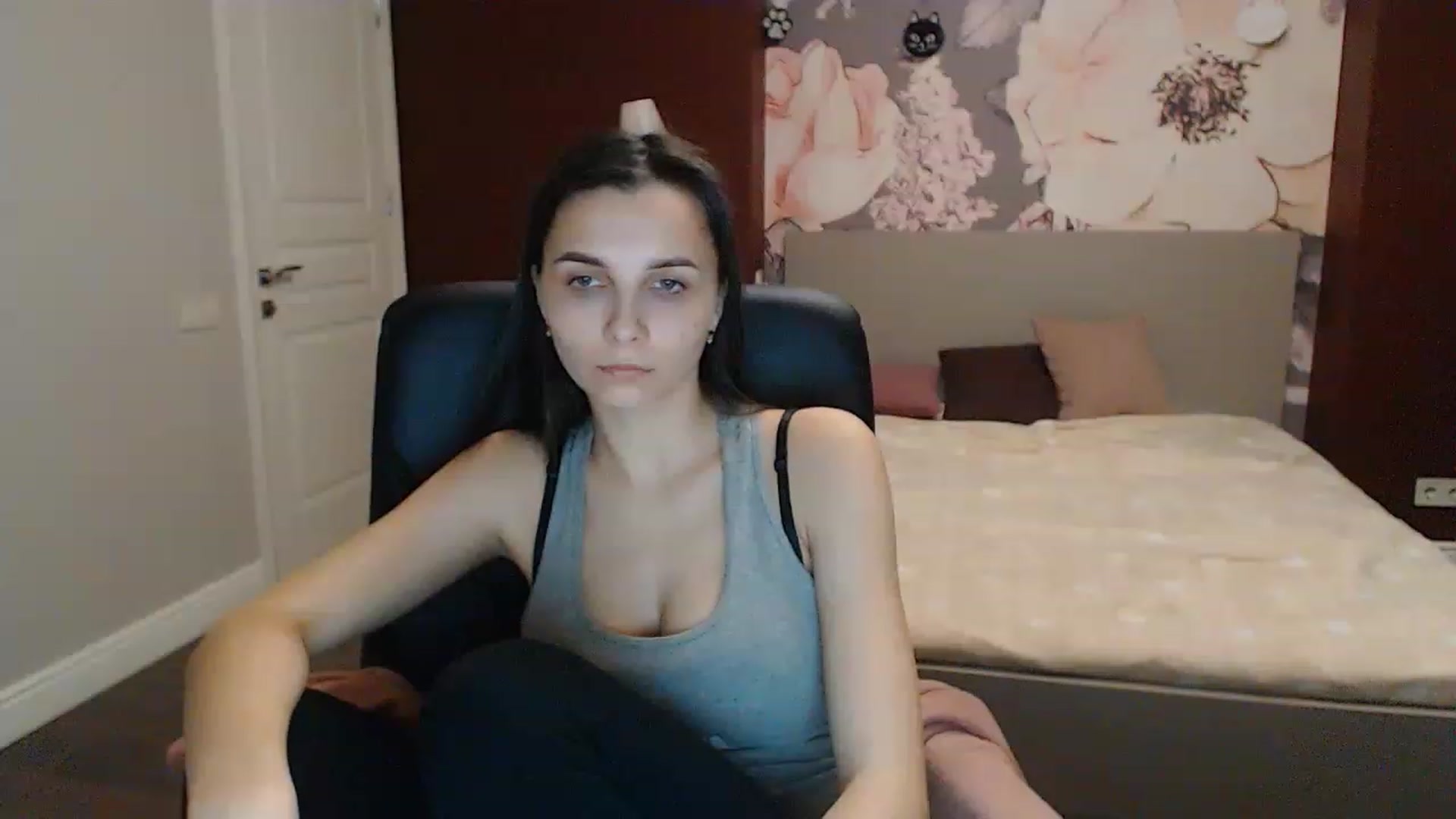 Gallery image thumbnail from Karina_Mils's myfreecams stream on, 03/05/2023, 17:03 image 10 of 20