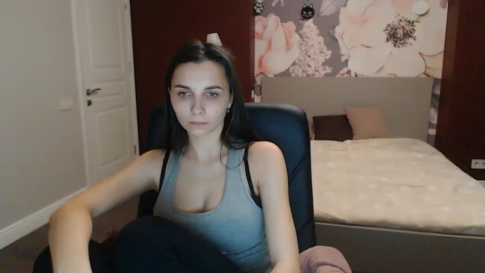 Gallery image thumbnail from Karina_Mils's myfreecams stream on, 03/05/2023, 18:11 image 8 of 20