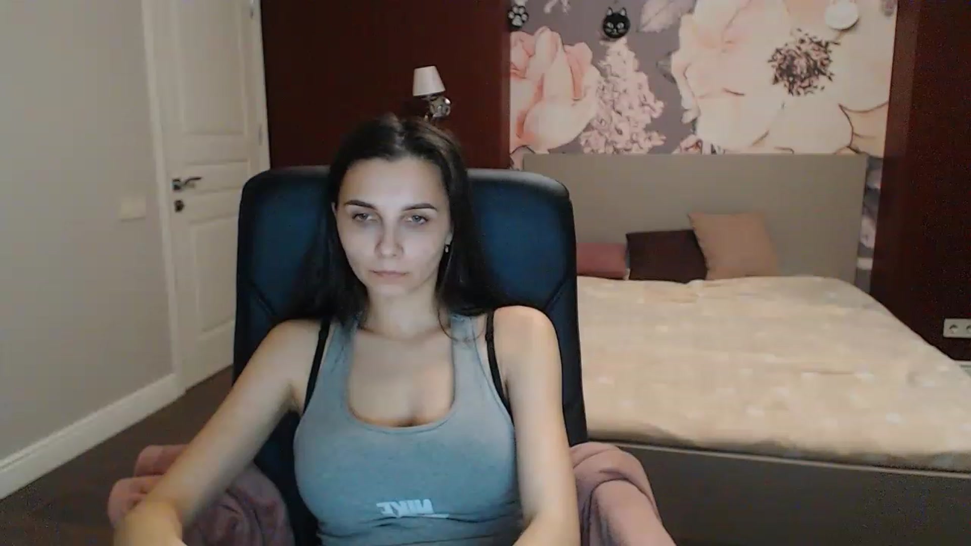 Gallery image thumbnail from Karina_Mils's myfreecams stream on, 03/05/2023, 18:11 image 5 of 20