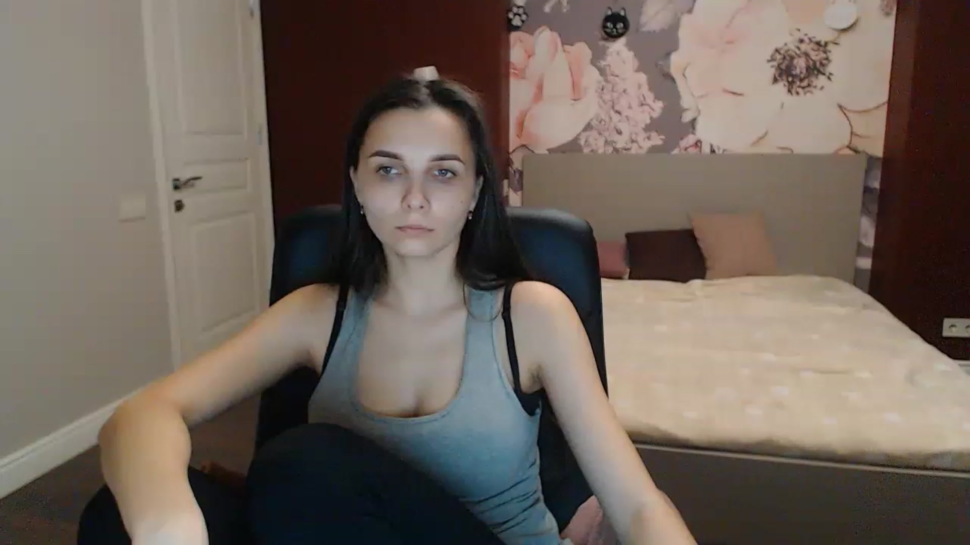 Gallery image thumbnail from Karina_Mils's myfreecams stream on, 03/05/2023, 18:11 image 6 of 20