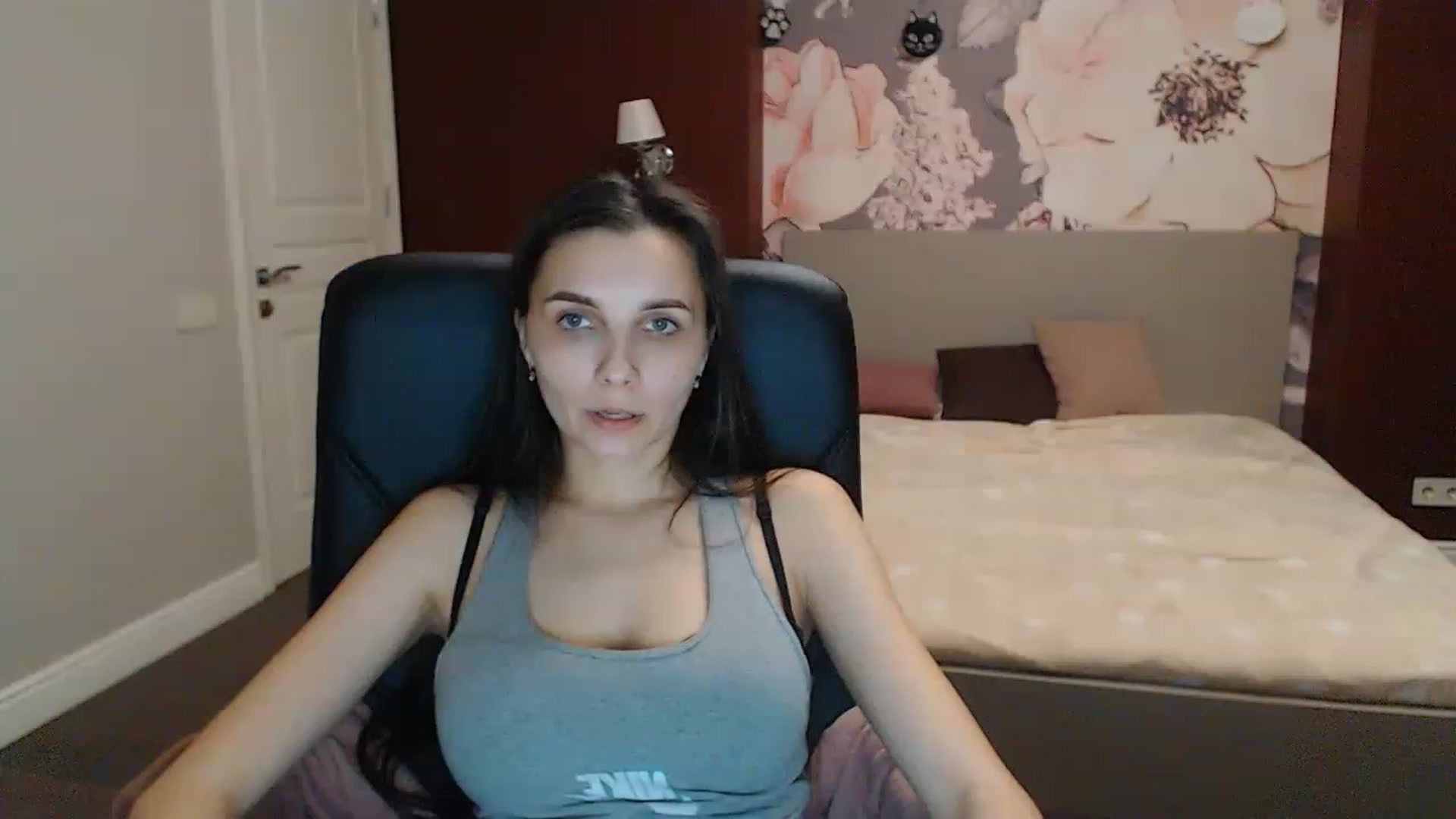 Gallery image thumbnail from Karina_Mils's myfreecams stream on, 03/05/2023, 18:11 image 12 of 20