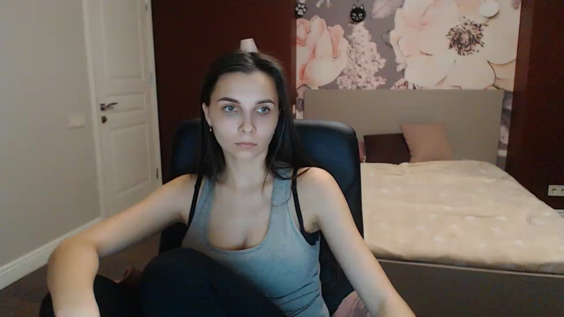 Gallery image thumbnail from Karina_Mils's myfreecams stream on, 03/05/2023, 18:11 image 10 of 20