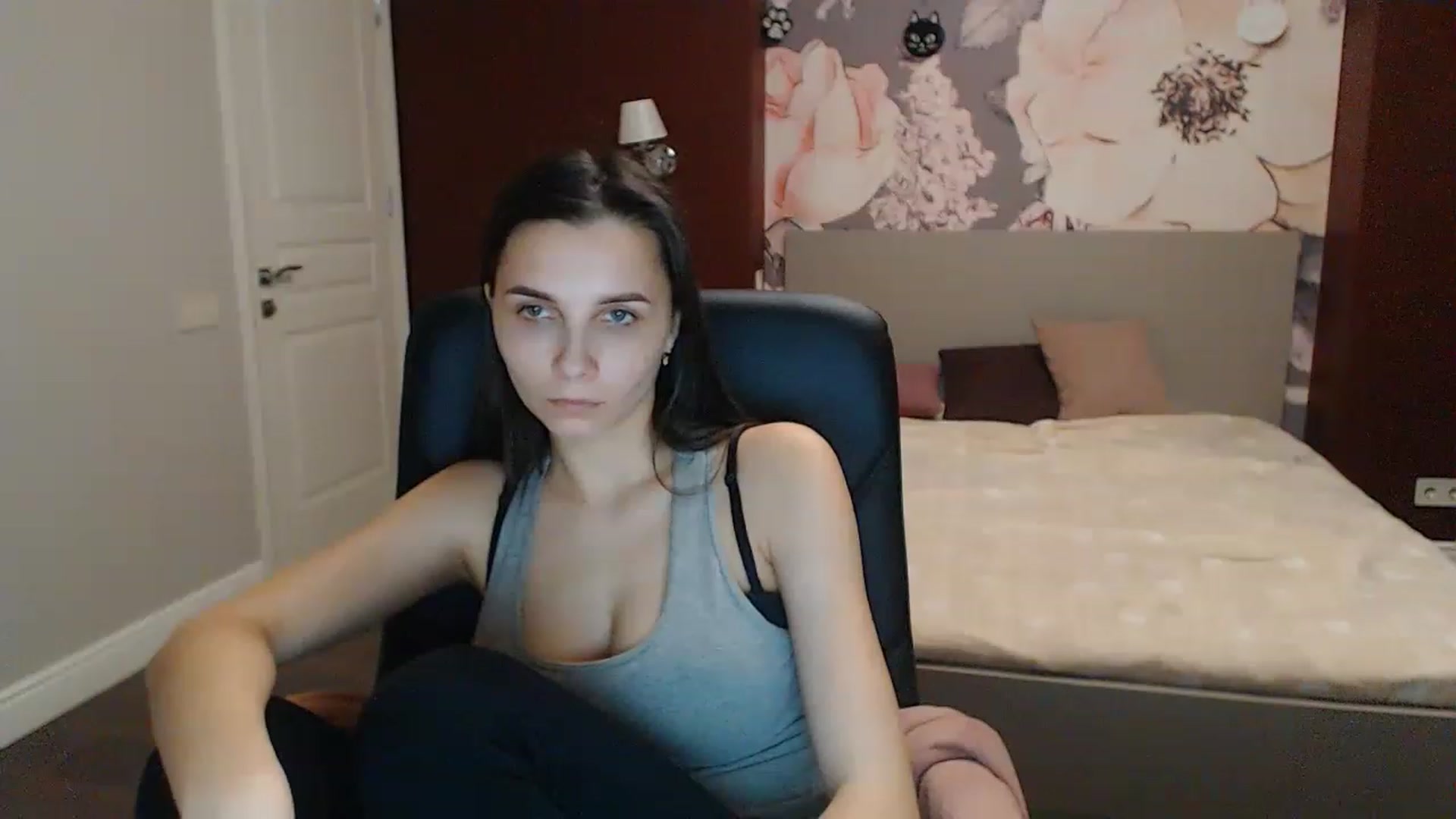 Gallery image thumbnail from Karina_Mils's myfreecams stream on, 03/05/2023, 18:11 image 2 of 20