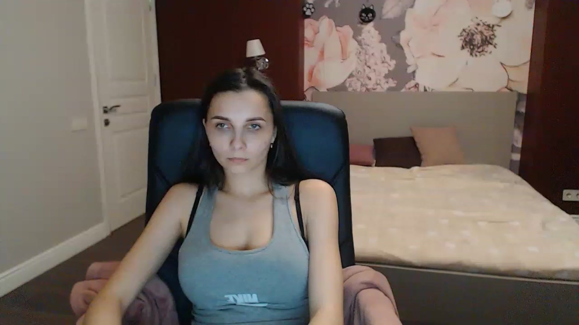 Gallery image thumbnail from Karina_Mils's myfreecams stream on, 03/05/2023, 18:11 image 3 of 20