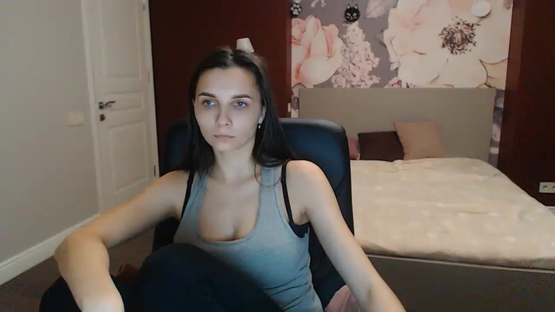 Gallery image thumbnail from Karina_Mils's myfreecams stream on, 03/05/2023, 18:11 image 7 of 20