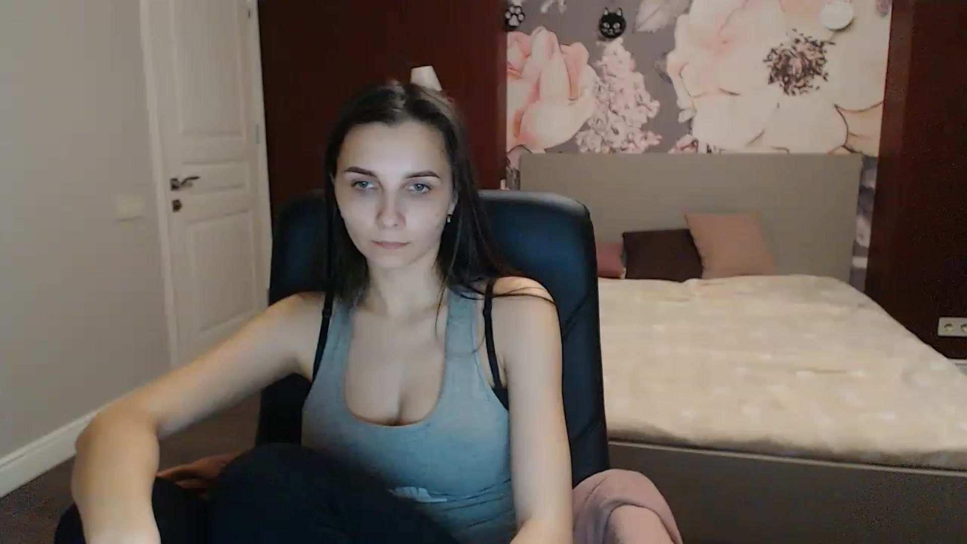 Gallery image thumbnail from Karina_Mils's myfreecams stream on, 03/05/2023, 18:11 image 13 of 20