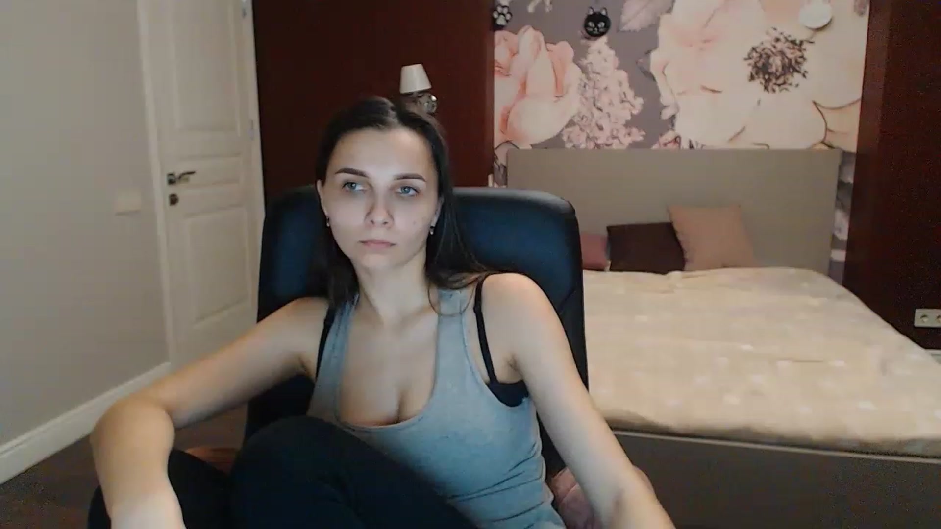 Gallery image thumbnail from Karina_Mils's myfreecams stream on, 03/05/2023, 18:11 image 1 of 20