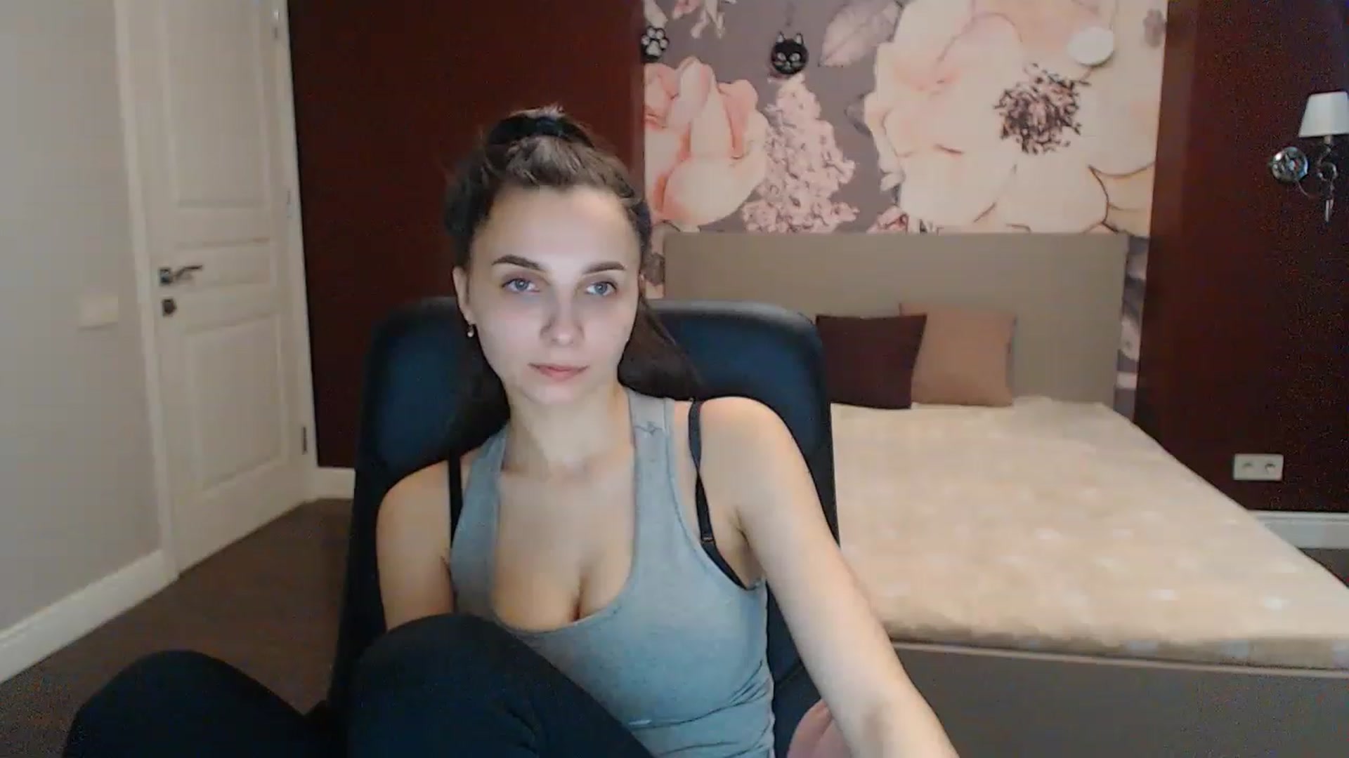 Gallery image thumbnail from Karina_Mils's myfreecams stream on, 03/07/2023, 08:58 image 16 of 20