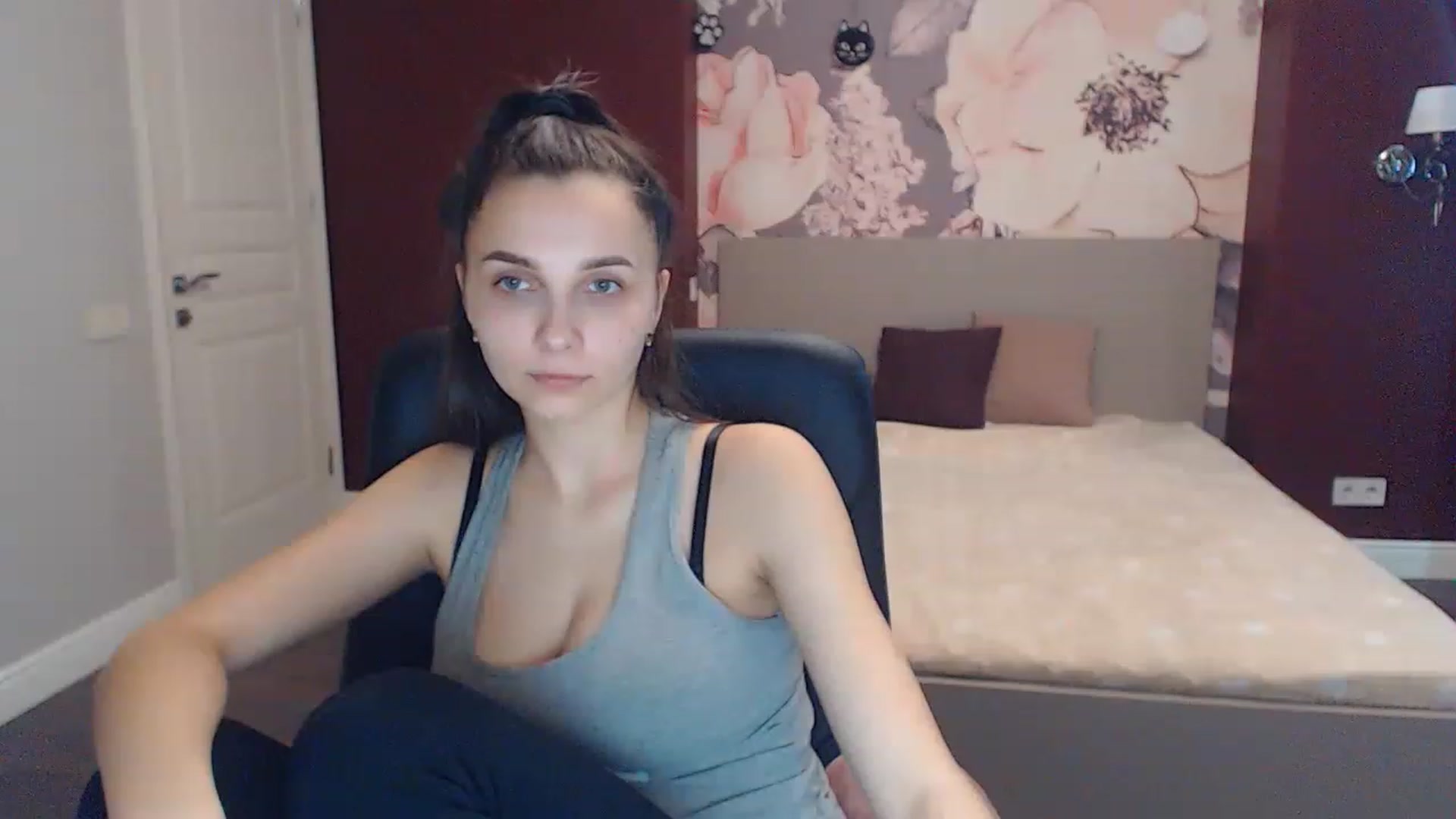 Gallery image thumbnail from Karina_Mils's myfreecams stream on, 03/07/2023, 08:58 image 7 of 20