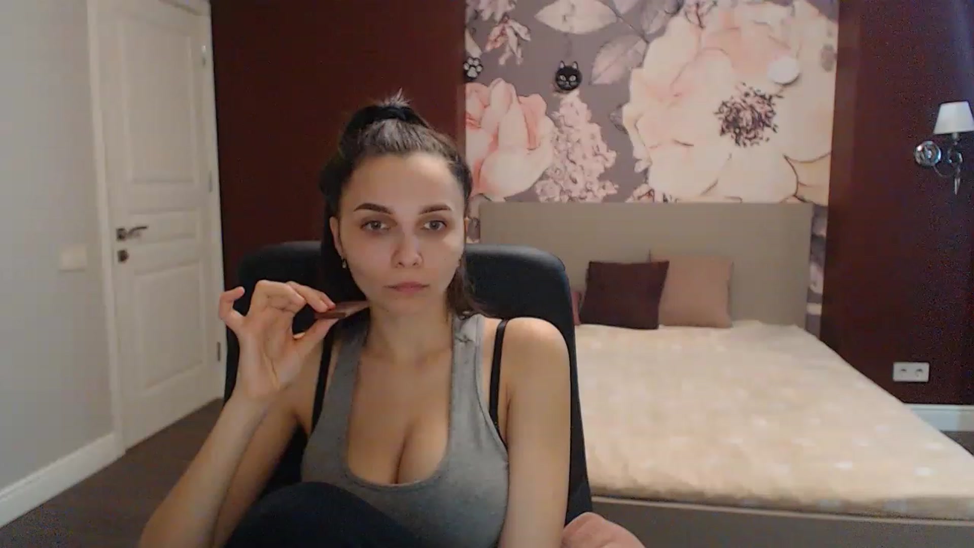 Gallery image thumbnail from Karina_Mils's myfreecams stream on, 03/07/2023, 08:58 image 10 of 20