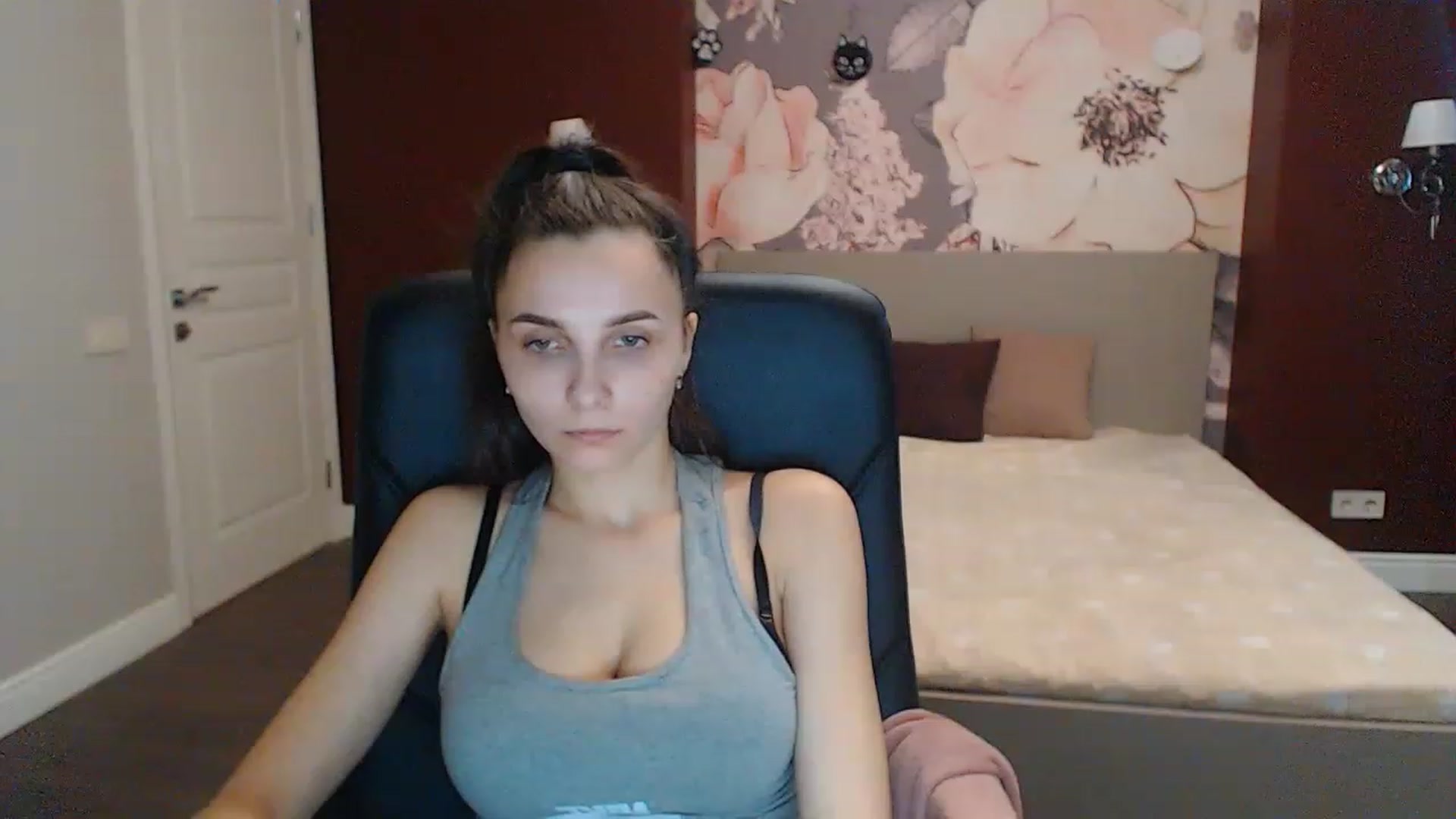 Gallery image thumbnail from Karina_Mils's myfreecams stream on, 03/07/2023, 08:58 image 18 of 20