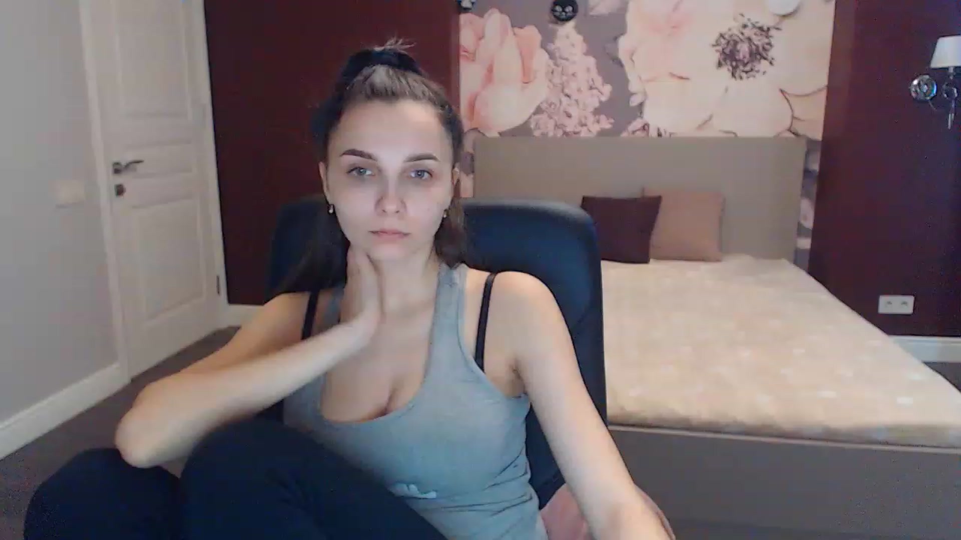 Gallery image thumbnail from Karina_Mils's myfreecams stream on, 03/07/2023, 08:58 image 4 of 20