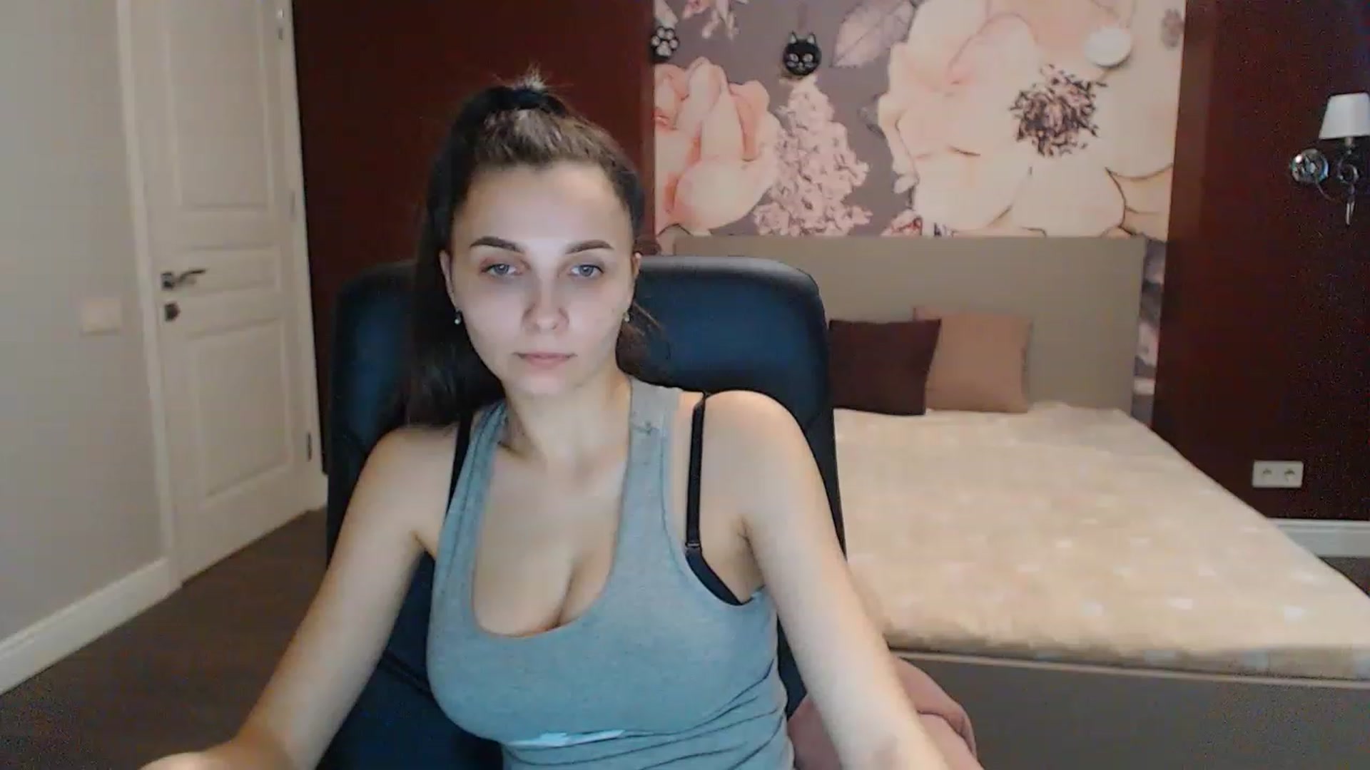 Gallery image thumbnail from Karina_Mils's myfreecams stream on, 03/07/2023, 08:58 image 14 of 20