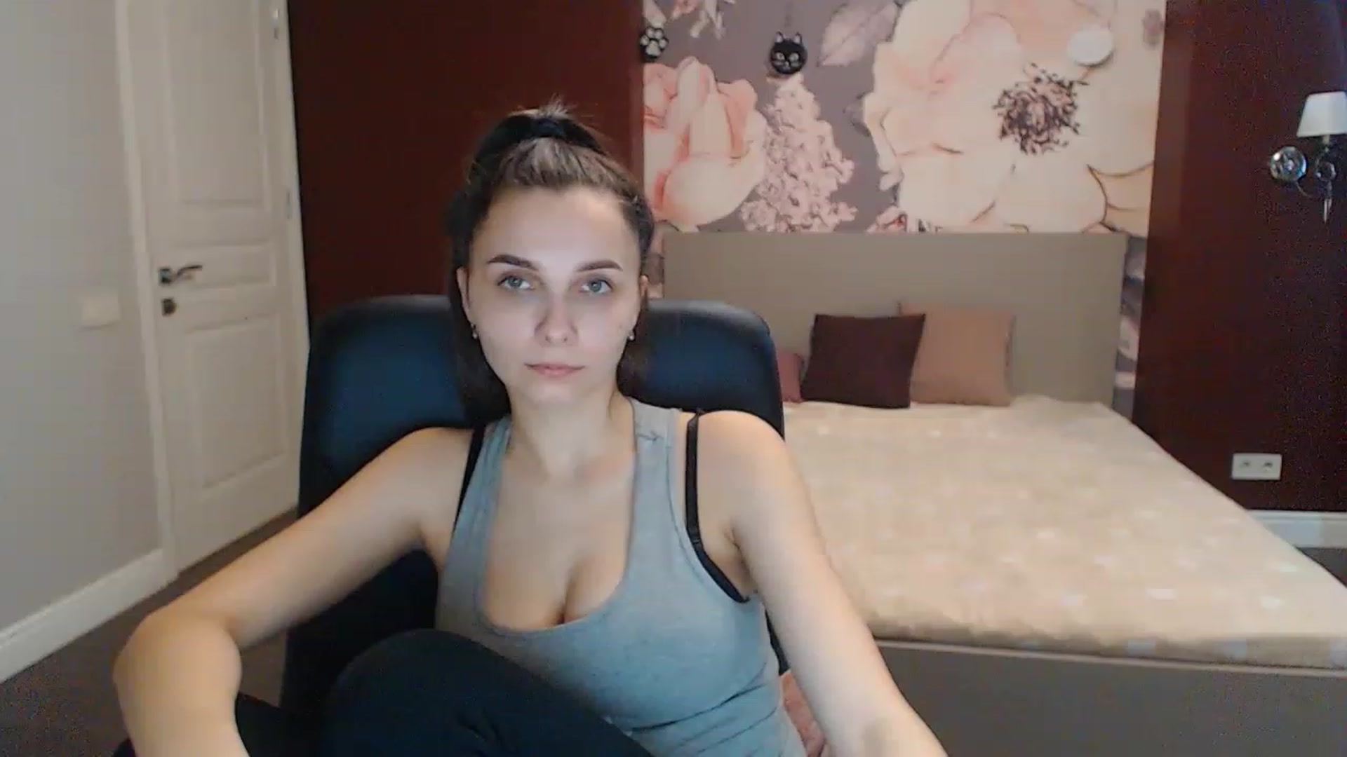 Gallery image thumbnail from Karina_Mils's myfreecams stream on, 03/07/2023, 08:58 image 11 of 20