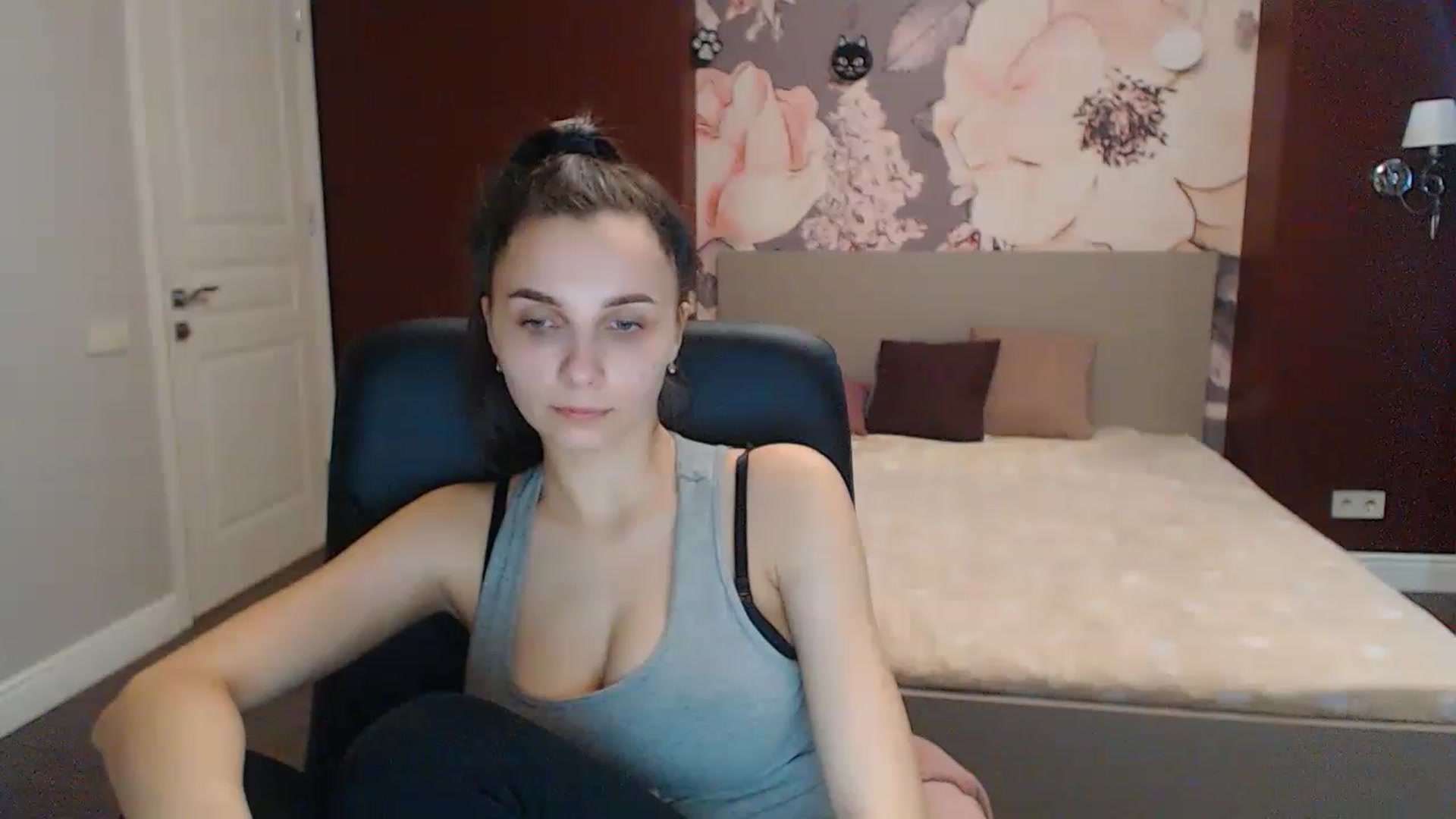 Gallery image thumbnail from Karina_Mils's myfreecams stream on, 03/07/2023, 08:58 image 12 of 20