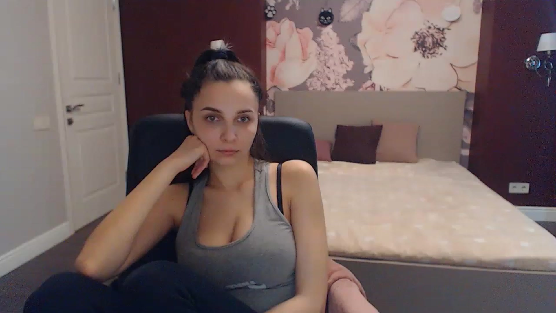 Gallery image thumbnail from Karina_Mils's myfreecams stream on, 03/07/2023, 08:58 image 8 of 20