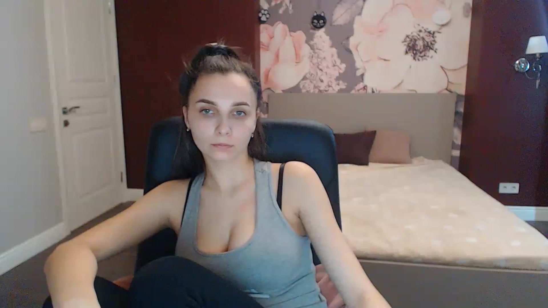 Gallery image thumbnail from Karina_Mils's myfreecams stream on, 03/07/2023, 10:05 image 14 of 20