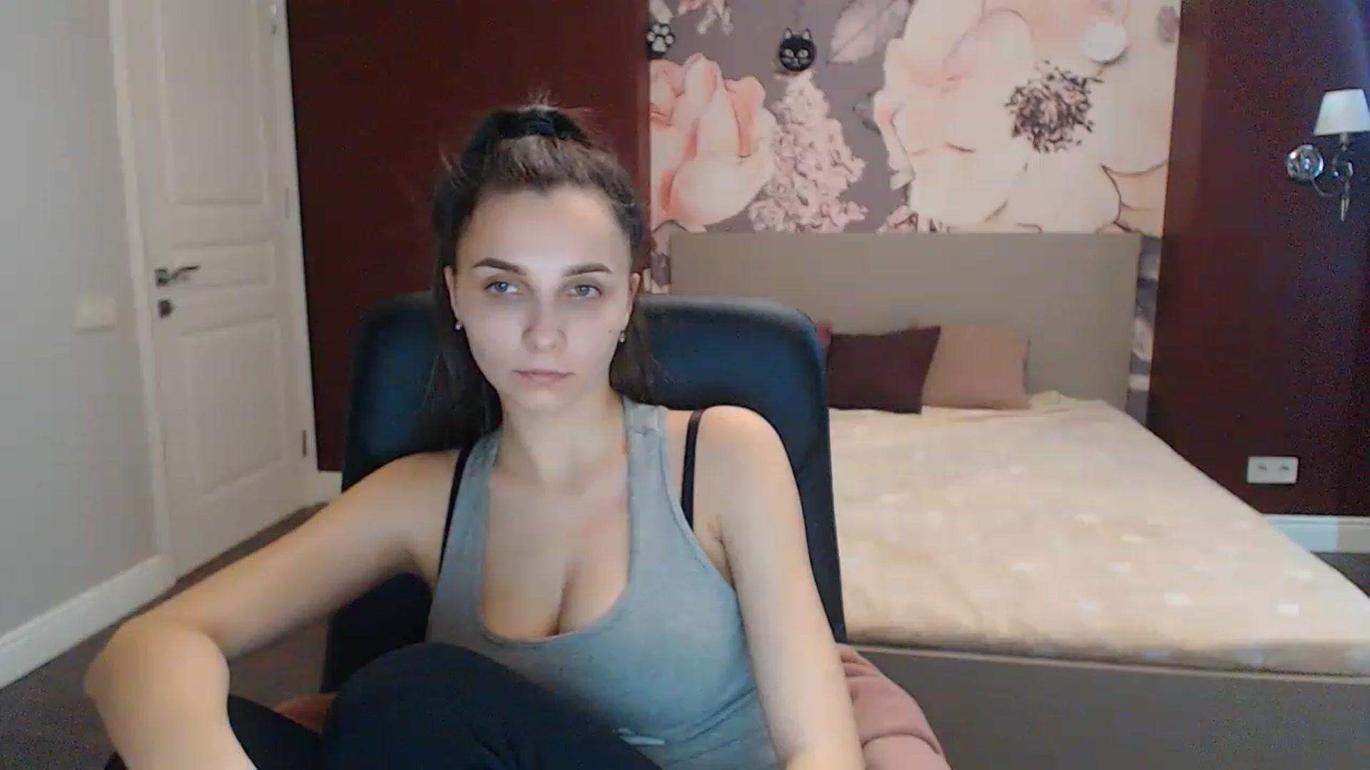 Gallery image thumbnail from Karina_Mils's myfreecams stream on, 03/07/2023, 10:05 image 15 of 20